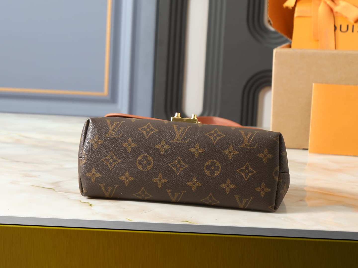 C5226 💰 Upgrade the original M28424, M28588, and M28587 models. This Madeleine BB handbag is inspired by the classic George bag model 2019. The new Madeleine handbag features shiny gold sliding chains; the patchwork canvas combines pure black leather, wit — image 4