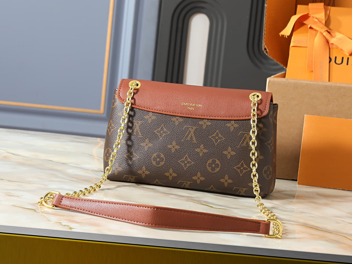 C5226 💰 Upgrade the original M28424, M28588, and M28587 models. This Madeleine BB handbag is inspired by the classic George bag model 2019. The new Madeleine handbag features shiny gold sliding chains; the patchwork canvas combines pure black leather, wit — image 3