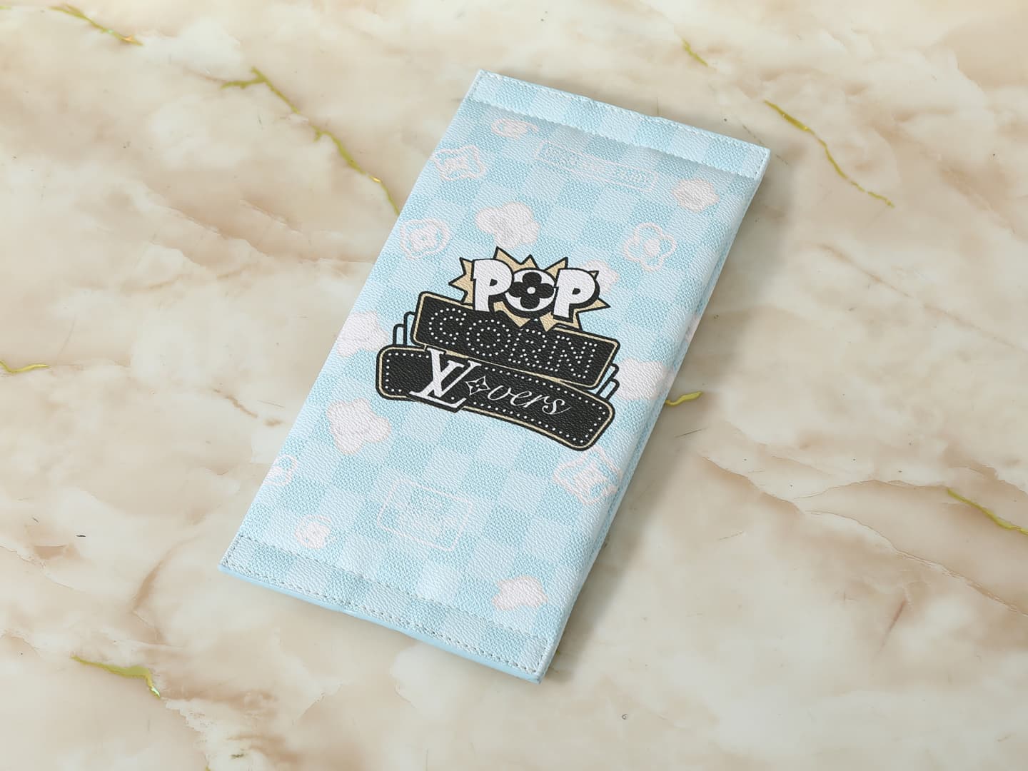C5224 💰 Upgrade from the original M28174. This Pop Corn washing bag features a classic Damier check pattern on a leather body. The popcorn design and LV Lovers logo add extra charm, bringing out the elegance of movies and the romantic atmosphere of a movi — image 4