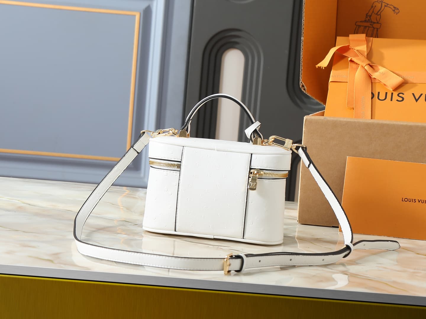 C5155 💰 Upgrade from the original N85911, N85806, N85820, M47125 models. The “Ostrich Pattern” Vanity Chain Pouch – inspired by traditional makeup boxes, reflecting the spirit of travel. This exquisite and thin bag features a handle on top adorned with a  — image 3