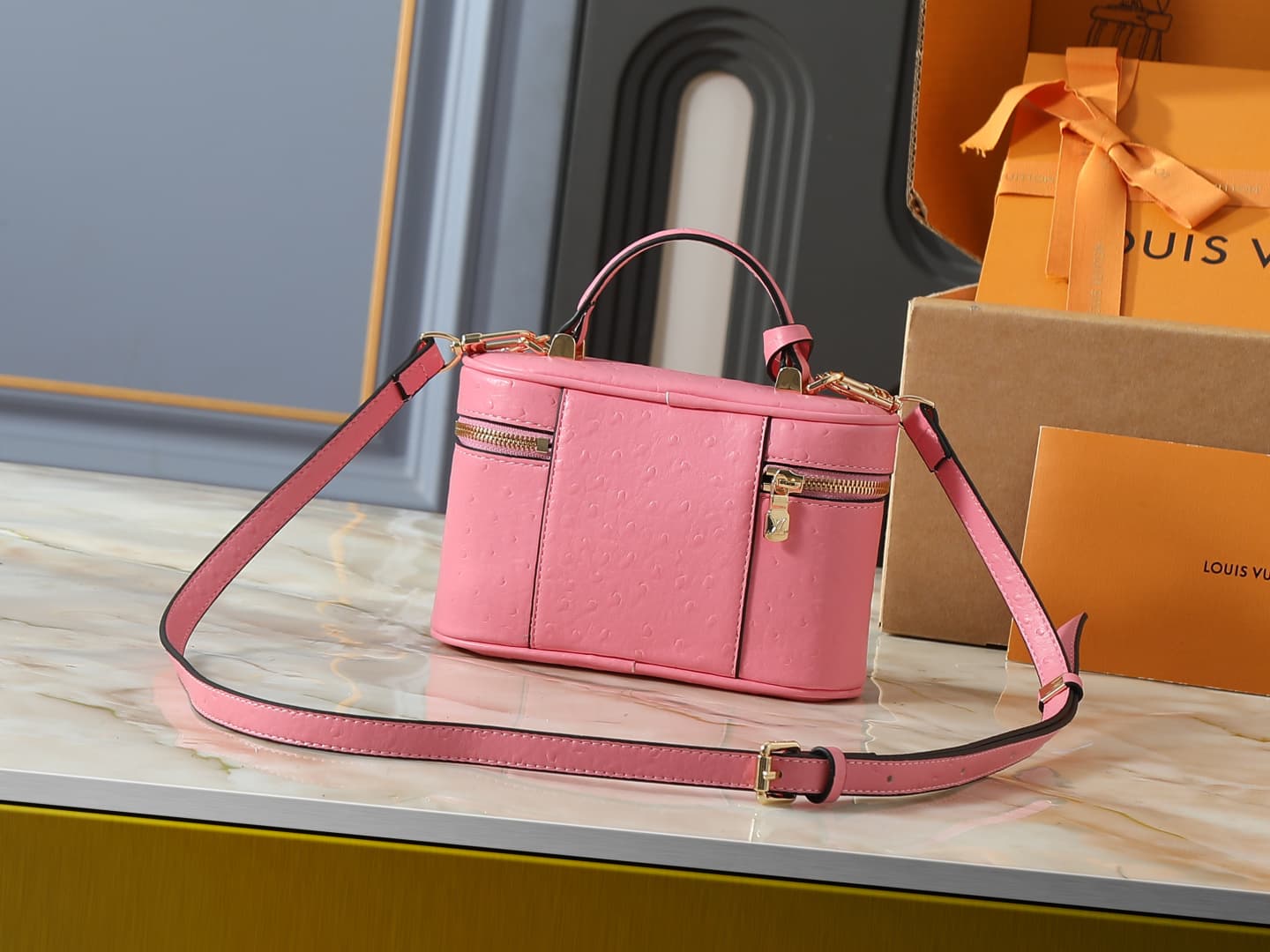 C5153 💰 Upgrade from the original N85911, N85806, N85820, M47125 models. The “Ostrich Pattern” Vanity Chain Pouch – inspired by traditional makeup boxes, reflecting the spirit of travel. This delicate and thin bag features a handle on top decorated with a — image 3