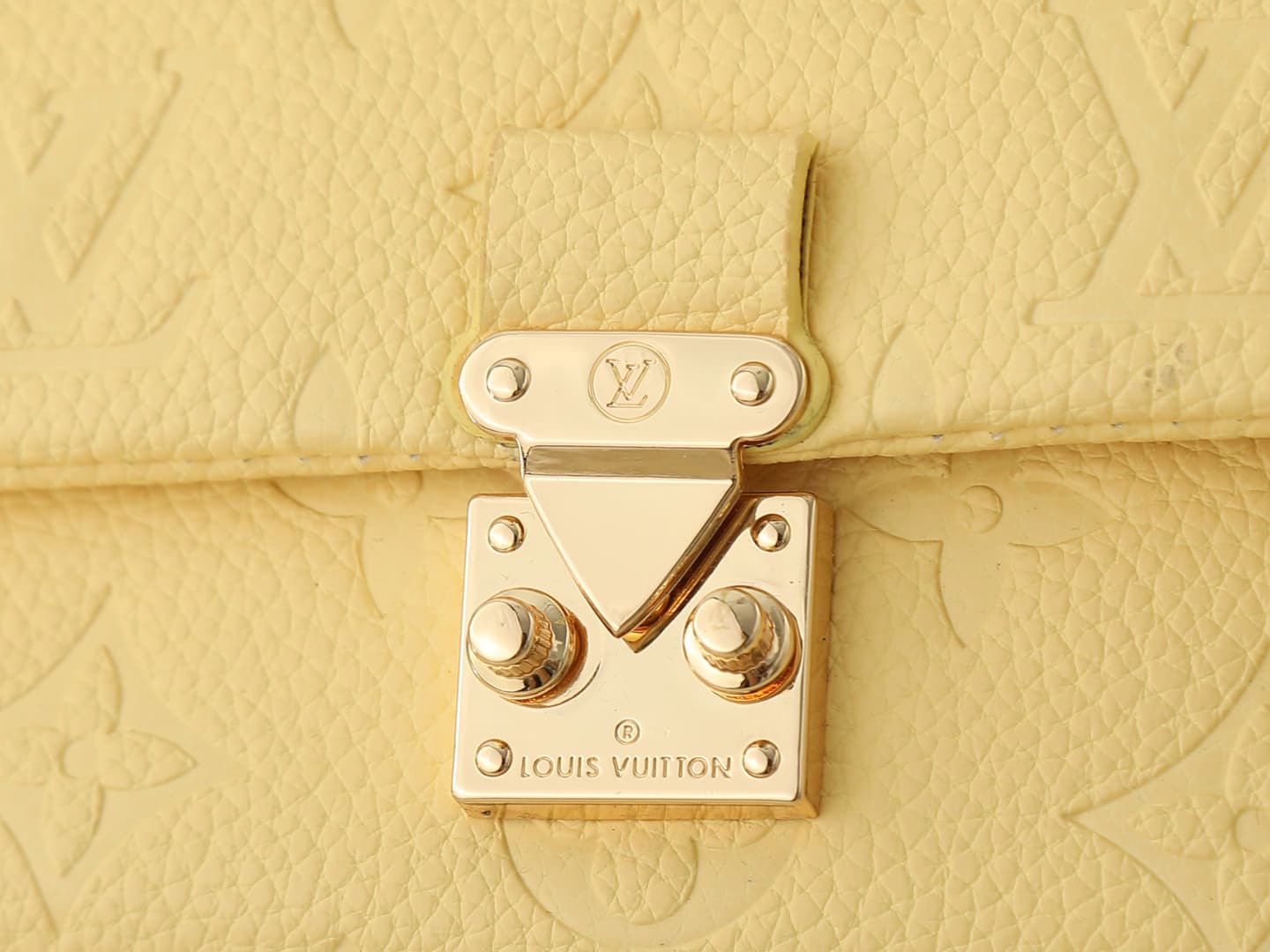 C5150 💰 Upgrade from the original M27034, M25596, M13796, M12145, M12144, M12211. This Nano Madeleine handbag features a new season’s enchanting colors, allowing you to easily complete various styles. The classic Monogram Empreinte leather body is paired  — image 5