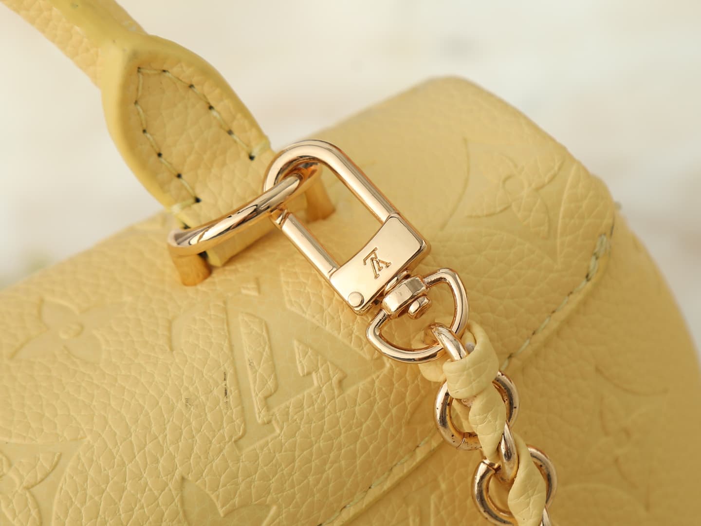 C5150 💰 Upgrade from the original M27034, M25596, M13796, M12145, M12144, M12211. This Nano Madeleine handbag features a new season’s enchanting colors, allowing you to easily complete various styles. The classic Monogram Empreinte leather body is paired  — image 6