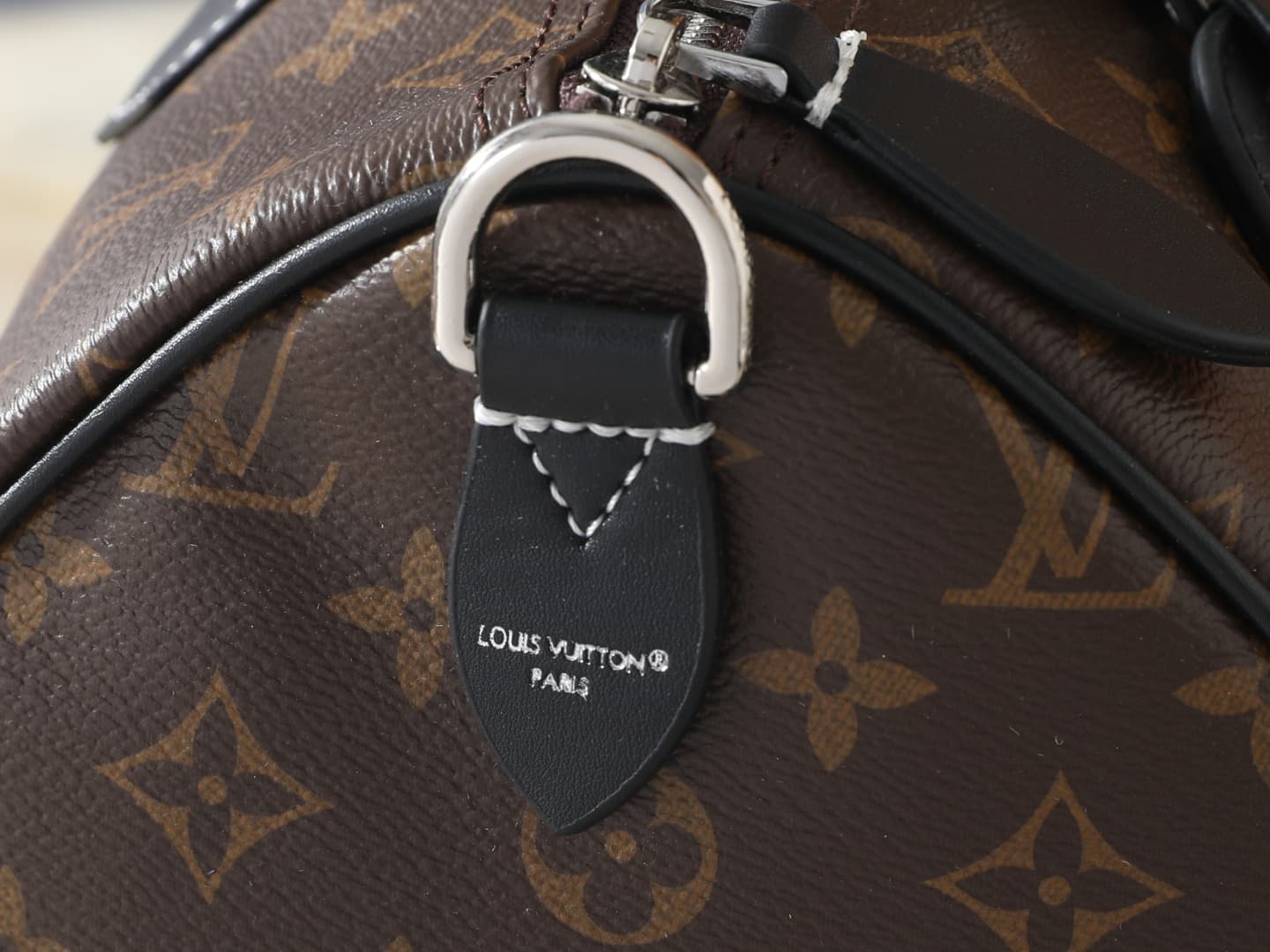 C5105 💰 Upgraded version of the original M2A209 and M40391. This Speedy Bandoulière 30 handbag combines Monogram Denim with leather trim. It features a distinctive LV heart-shaped label and V-shaped stitching on the denim fabric, along with leather trim a — image 5