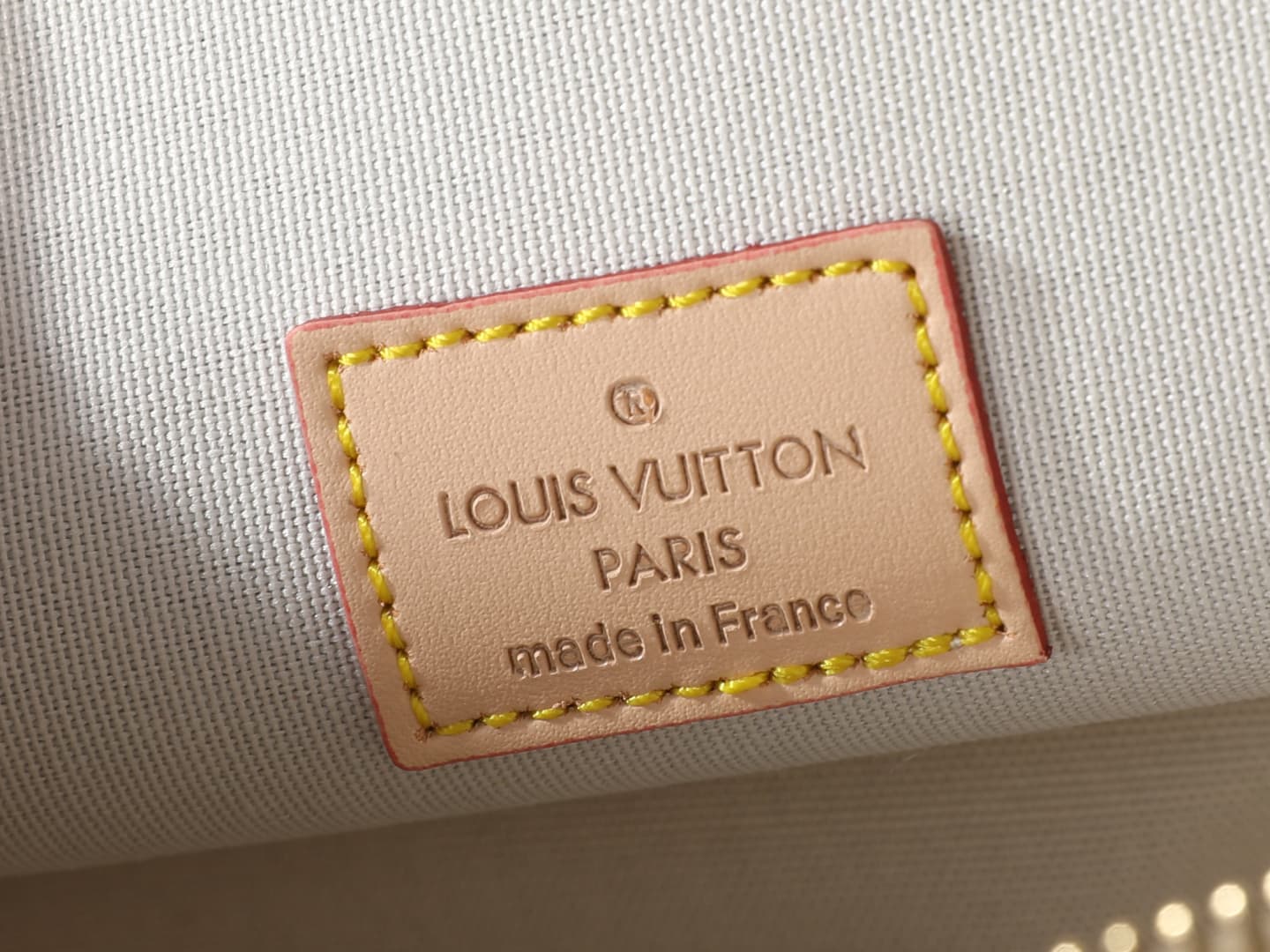 C5103 💰 Upgrade from the original K00015, M14339, and M82717. This Alma mini handbag is part of the LV&I custom collection. It features a Monogram canvas material with a compact design, making it ideal for daily use in various carrying styles. You can cho — image 8