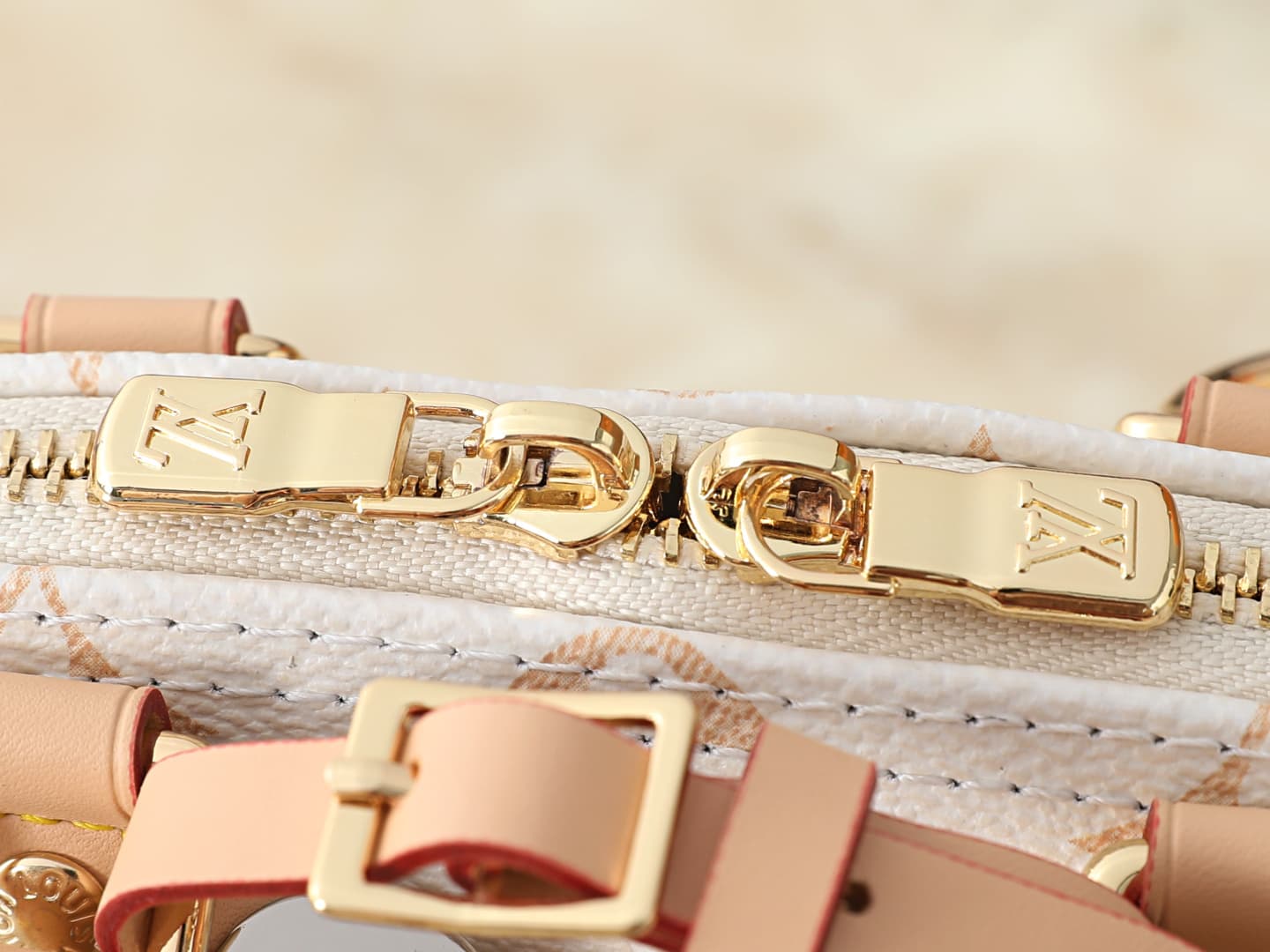 C5103 💰 Upgrade from the original K00015, M14339, and M82717. This Alma mini handbag is part of the LV&I custom collection. It features a Monogram canvas material with a compact design, making it ideal for daily use in various carrying styles. You can cho — image 7