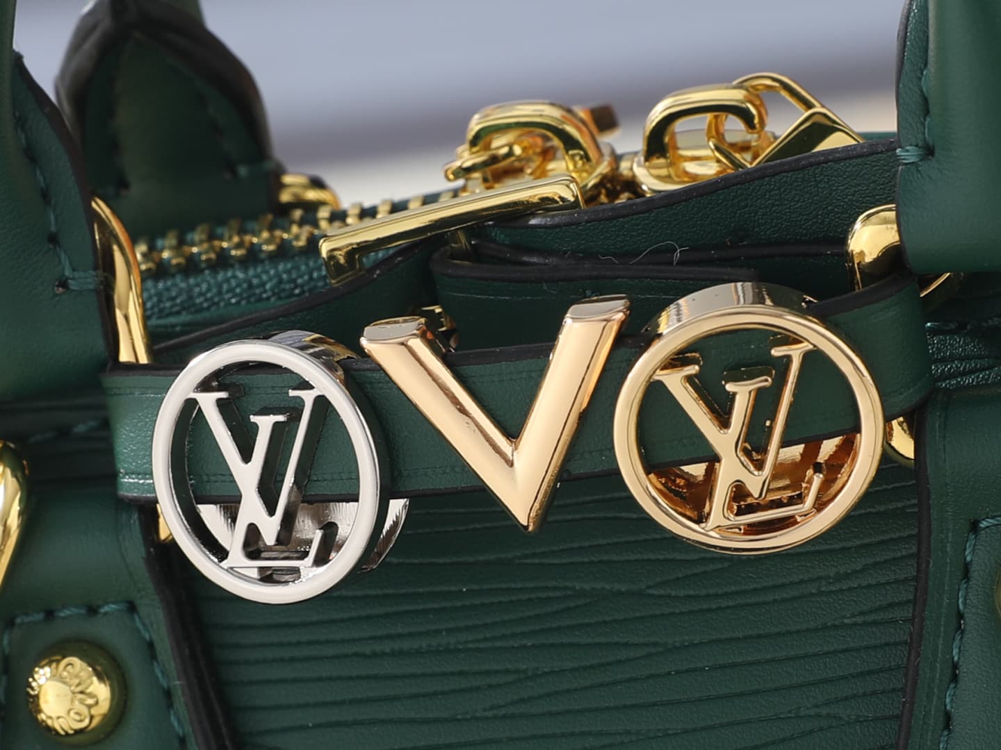 C5101 💰 Upgrade the original K00015, M14339, and M82717. This Alma mini handbag is part of the LV&I custom collection. It features a Monogram canvas material with a compact design, making it ideal for daily use in various carrying styles. You can choose s — image 5