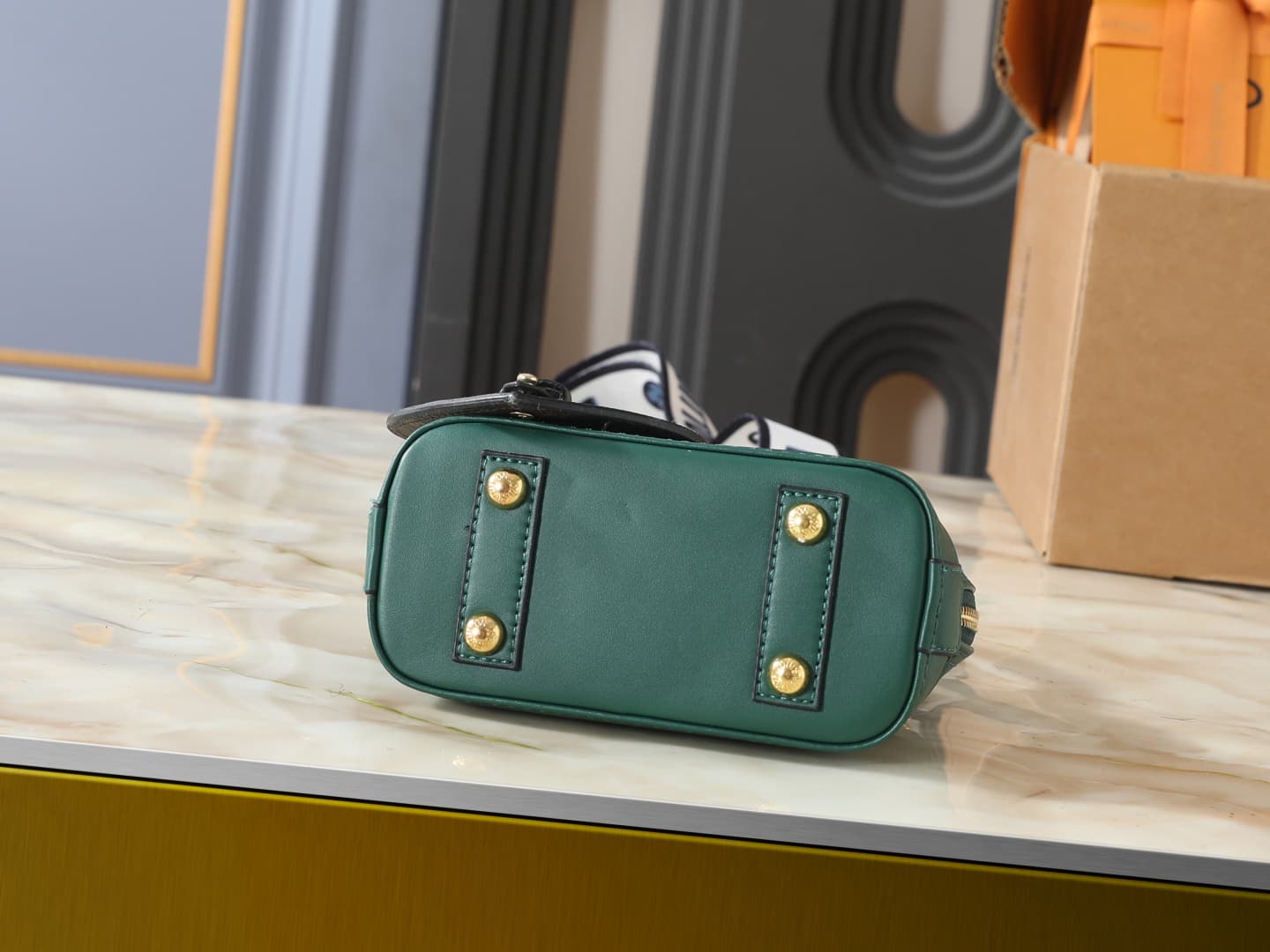 C5101 💰 Upgrade the original K00015, M14339, and M82717. This Alma mini handbag is part of the LV&I custom collection. It features a Monogram canvas material with a compact design, making it ideal for daily use in various carrying styles. You can choose s — image 4