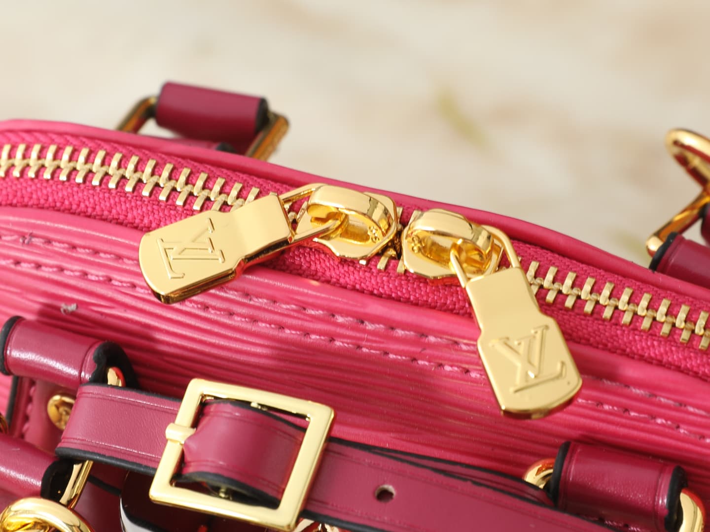 C5100 💰 Upgrade from the original K00015, M14339, and M82717. This Alma mini handbag is part of the LV&I custom collection. It features a Monogram canvas material with a compact design, making it an ideal choice for daily use. You can choose between shoul — image 7