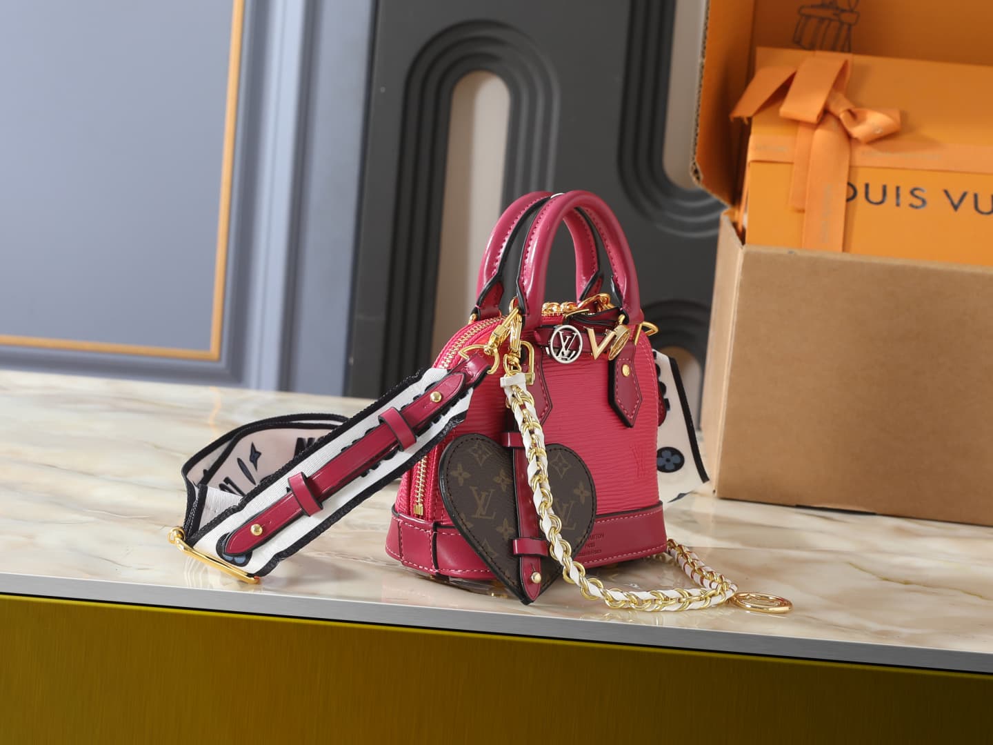C5100 💰 Upgrade from the original K00015, M14339, and M82717. This Alma mini handbag is part of the LV&I custom collection. It features a Monogram canvas material with a compact design, making it an ideal choice for daily use. You can choose between shoul — image 2