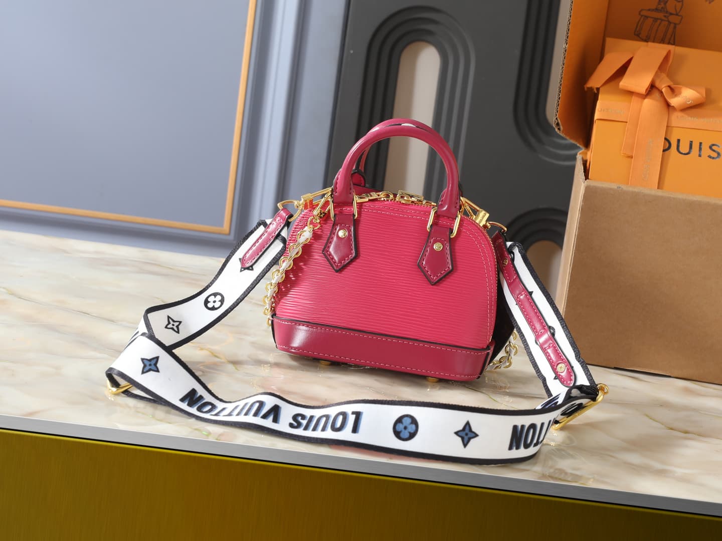 C5100 💰 Upgrade from the original K00015, M14339, and M82717. This Alma mini handbag is part of the LV&I custom collection. It features a Monogram canvas material with a compact design, making it an ideal choice for daily use. You can choose between shoul — image 3