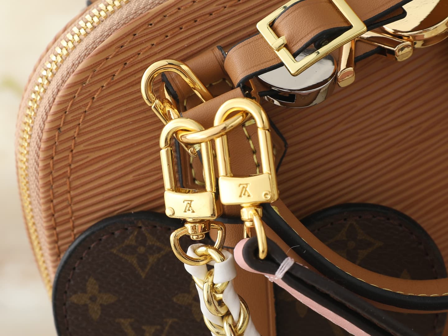 C5099 💰 Upgrade the original K00015, M14339, and M82717. This Alma mini handbag is part of the LV&I custom collection. It features Monogram canvas for a delicate design, and various carrying options make it ideal for daily use. You can choose shoulder str — image 6