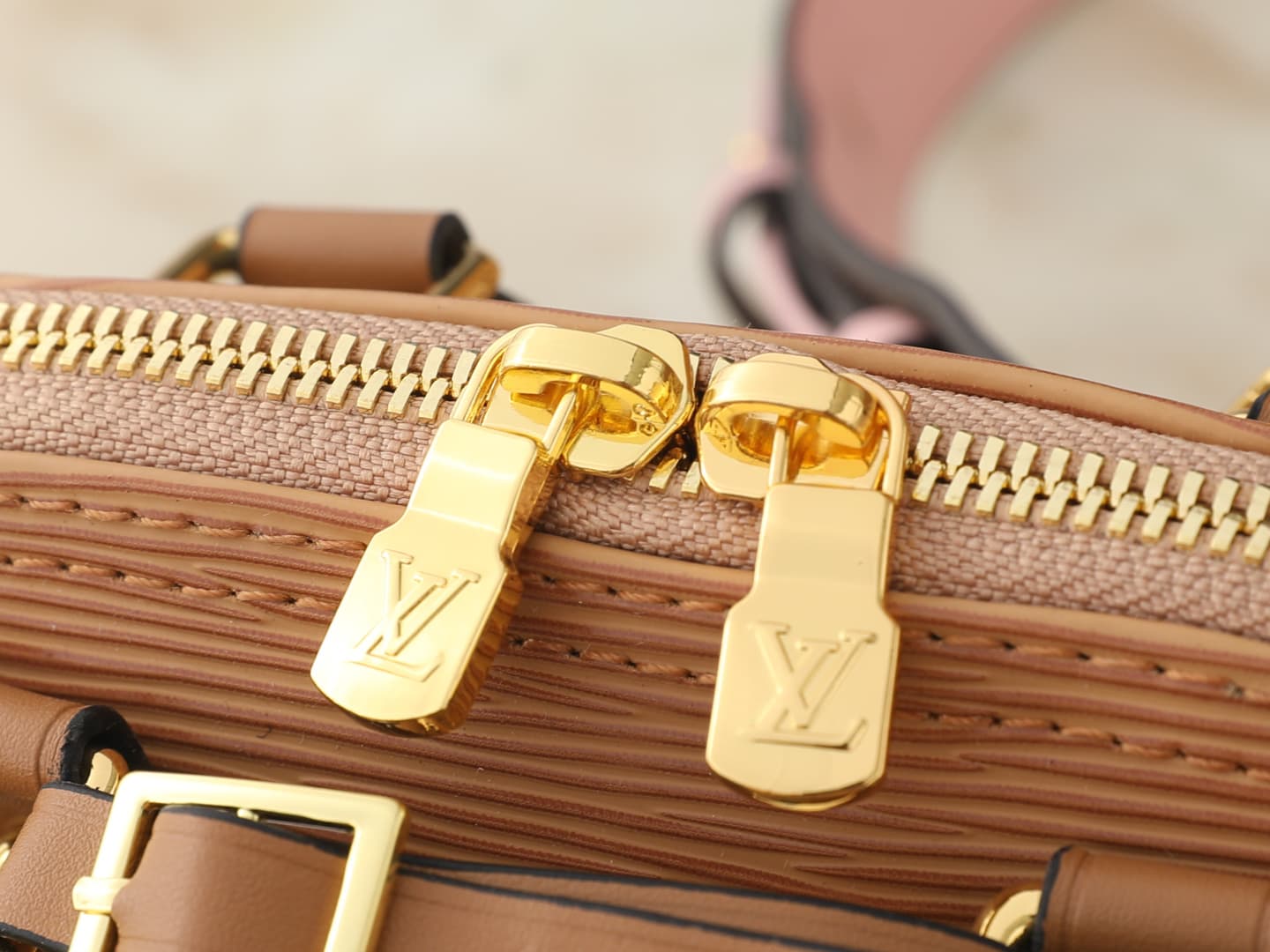 C5099 💰 Upgrade the original K00015, M14339, and M82717. This Alma mini handbag is part of the LV&I custom collection. It features Monogram canvas for a delicate design, and various carrying options make it ideal for daily use. You can choose shoulder str — image 7