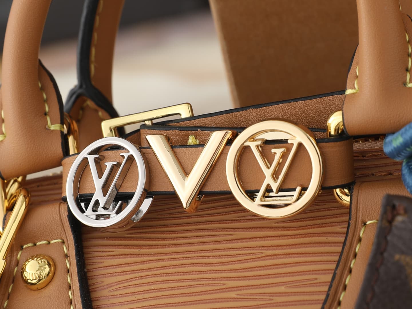 C5099 💰 Upgrade the original K00015, M14339, and M82717. This Alma mini handbag is part of the LV&I custom collection. It features Monogram canvas for a delicate design, and various carrying options make it ideal for daily use. You can choose shoulder str — image 5