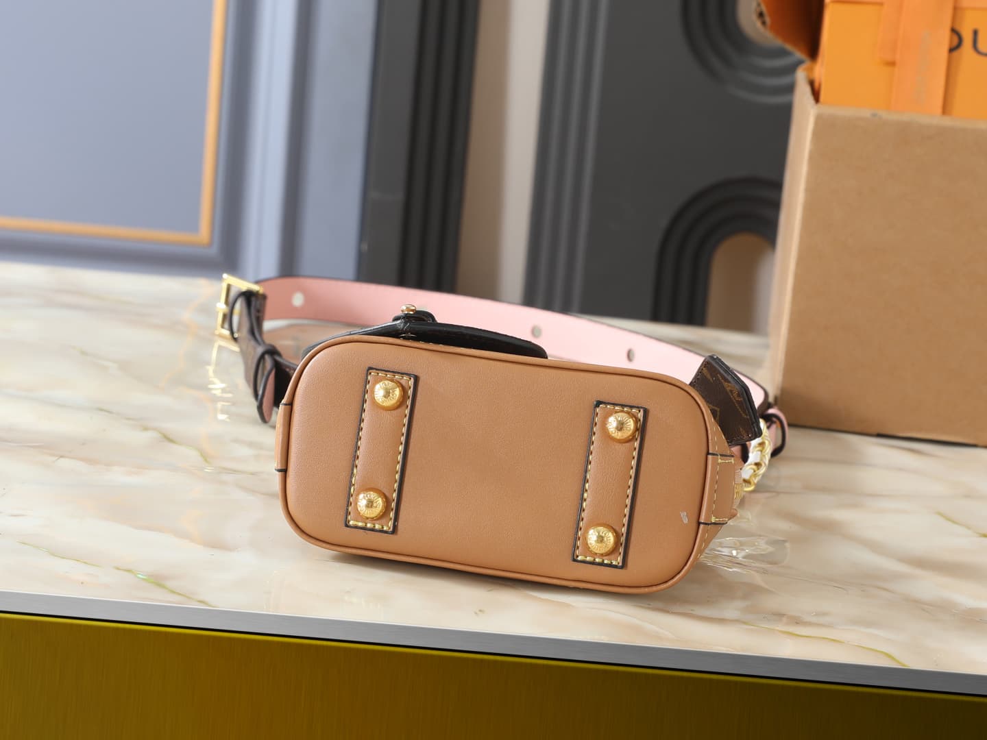 C5099 💰 Upgrade the original K00015, M14339, and M82717. This Alma mini handbag is part of the LV&I custom collection. It features Monogram canvas for a delicate design, and various carrying options make it ideal for daily use. You can choose shoulder str — image 4