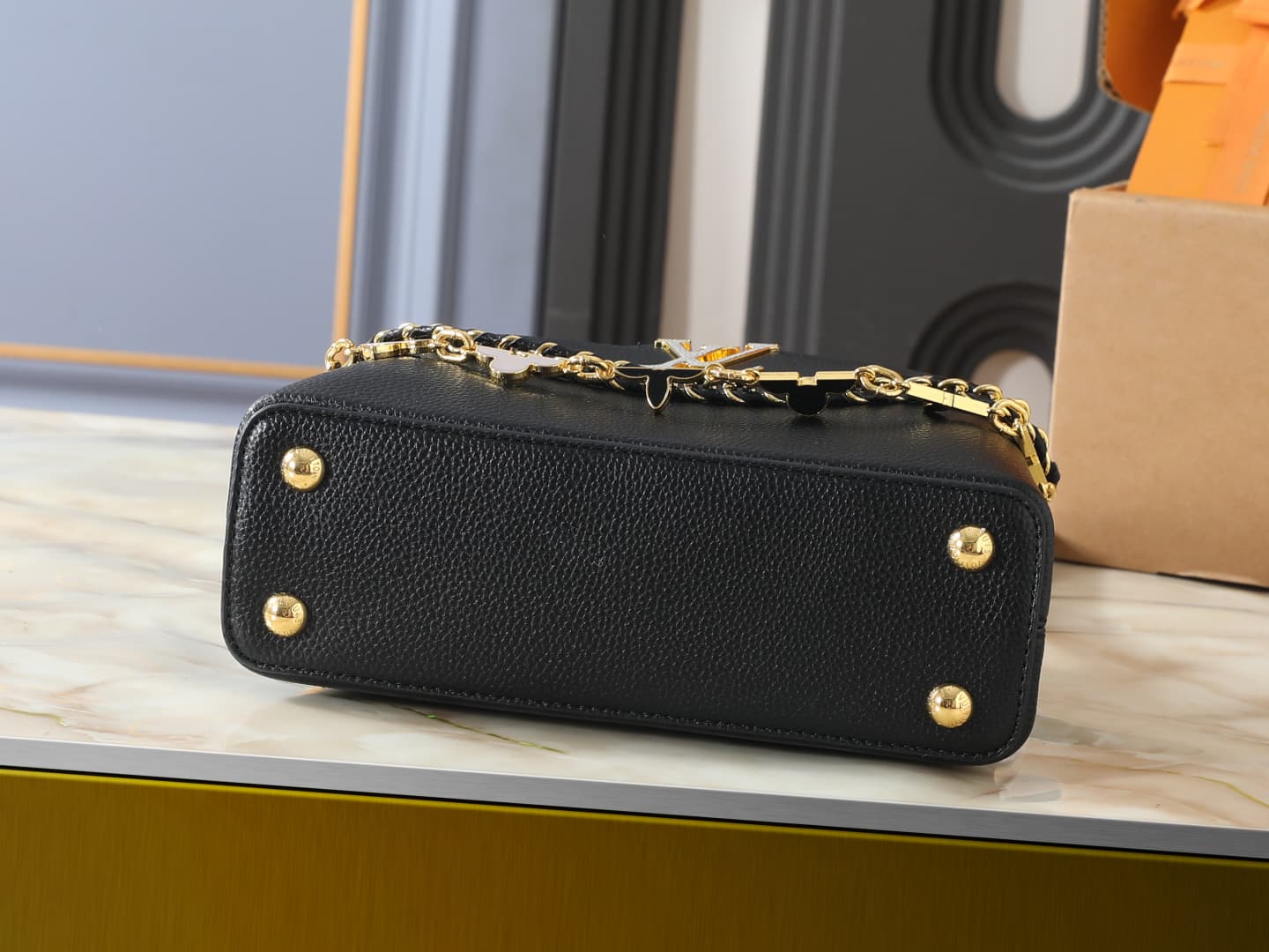 C5098 💰 Guangzhou product – top-quality original items: M29608, M2A380, M2A379, M2A362, M29952, M29955, M29951. This Capucines BB handbag belongs to the Flowergram collection. It reimagines Louis Vuitton’s classic Flower Crown design with decorative chain — image 4