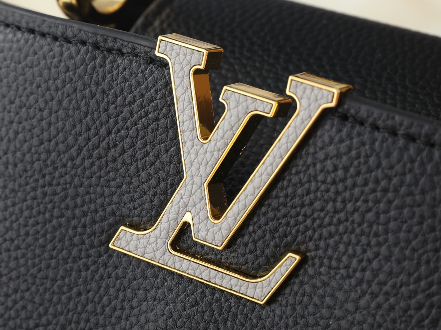 C5097 💰 Guangzhou product – top-quality original items: M29608, M2A380, M2A379, M2A362, M29952, M29955, M29951. This mini handbag belongs to the Capucines Flowergram collection. It features classic colors on Taurillon leather, with a flap that can be clos — image 5