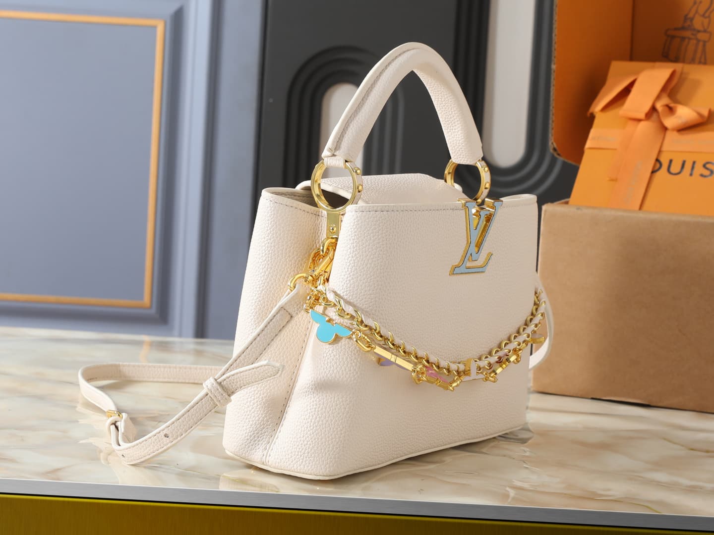 C5096 💰 Guangzhou product – top-quality original items: M29608, M2A380, M2A379, M2A362, M29952, M29955, M29951. This Capucines BB handbag belongs to the Flowergram collection. It reinterprets Louis Vuitton’s classic Flower Crown design with decorative cha — image 2