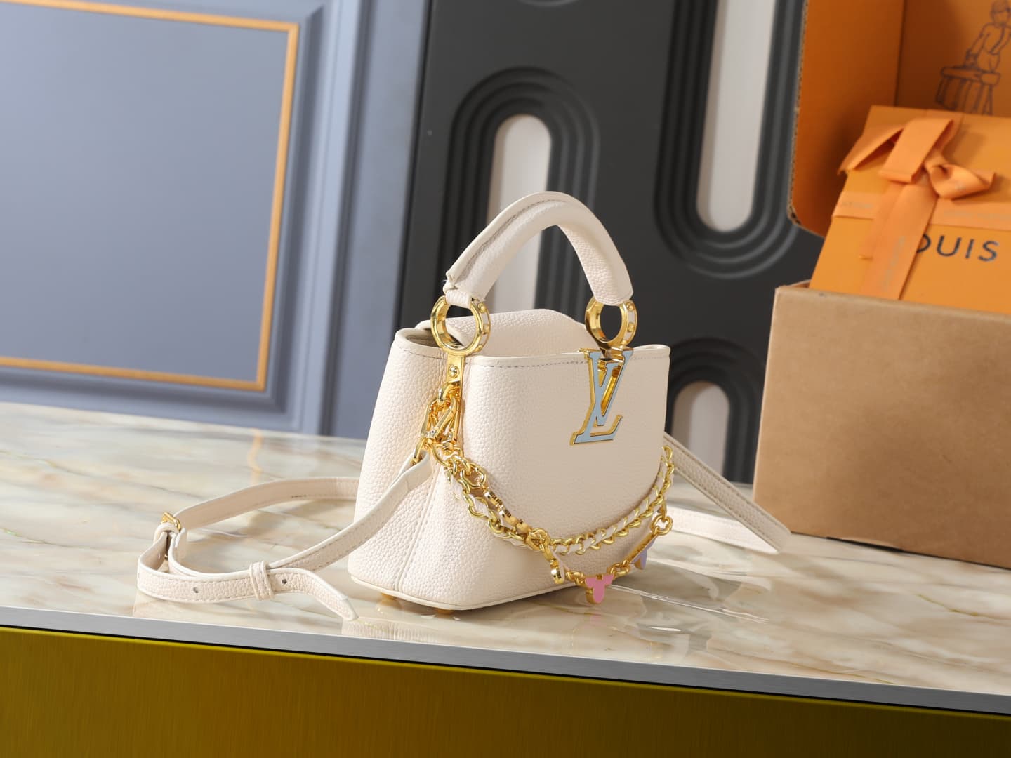 C5095 💰 Guangzhou product – top-quality original items: M29608, M2A380, M2A379, M2A362, M29952, M29955, M29951. This mini handbag belongs to the Capucines Flowergram collection. It features classic colors on Taurillon leather, with a flip cover that can b — image 2