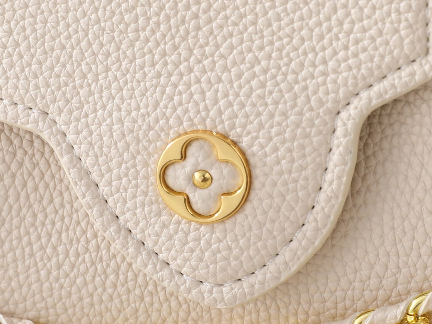 C5095 💰 Guangzhou product – top-quality original items: M29608, M2A380, M2A379, M2A362, M29952, M29955, M29951. This mini handbag belongs to the Capucines Flowergram collection. It features classic colors on Taurillon leather, with a flip cover that can b — image 6