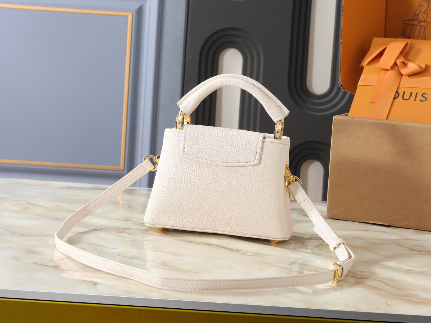 C5095 💰 Guangzhou product – top-quality original items: M29608, M2A380, M2A379, M2A362, M29952, M29955, M29951. This mini handbag belongs to the Capucines Flowergram collection. It features classic colors on Taurillon leather, with a flip cover that can b — image 3