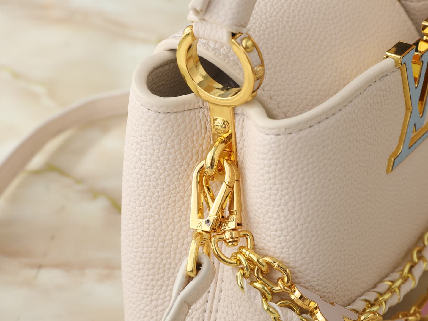 C5095 💰 Guangzhou product – top-quality original items: M29608, M2A380, M2A379, M2A362, M29952, M29955, M29951. This mini handbag belongs to the Capucines Flowergram collection. It features classic colors on Taurillon leather, with a flip cover that can b — image 7