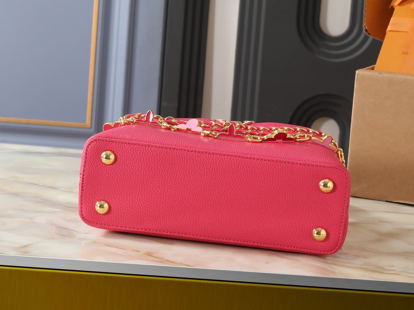 C5094 💰 Guangzhou product – top-tier original items: M29608, M2A380, M2A379, M2A362, M29952, M29955, M29951. This Capucines BB handbag belongs to the Flowergram collection. It reimagines Louis Vuitton’s classic Flower Crown design with decorative chain de — image 4