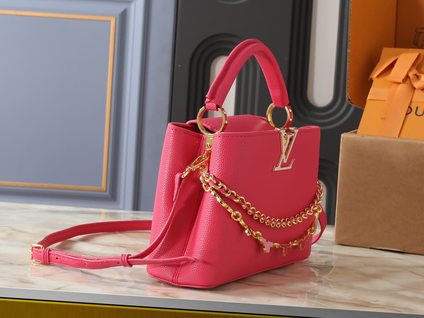 C5094 💰 Guangzhou product – top-tier original items: M29608, M2A380, M2A379, M2A362, M29952, M29955, M29951. This Capucines BB handbag belongs to the Flowergram collection. It reimagines Louis Vuitton’s classic Flower Crown design with decorative chain de — image 2