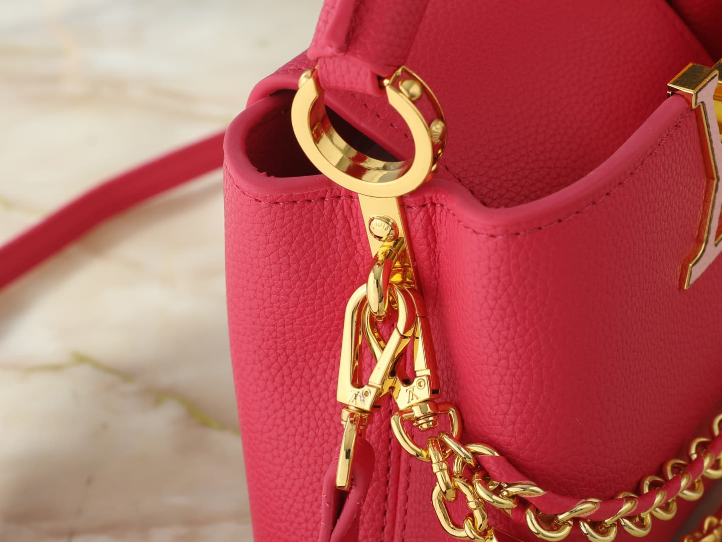 C5093 💰 Guangzhou product – top-quality original items: M29608, M2A380, M2A379, M2A362, M29952, M29955, M29951. This mini handbag belongs to the Capucines Flowergram collection. It features classic colors on Taurillon leather, with a flip cover that can b — image 7