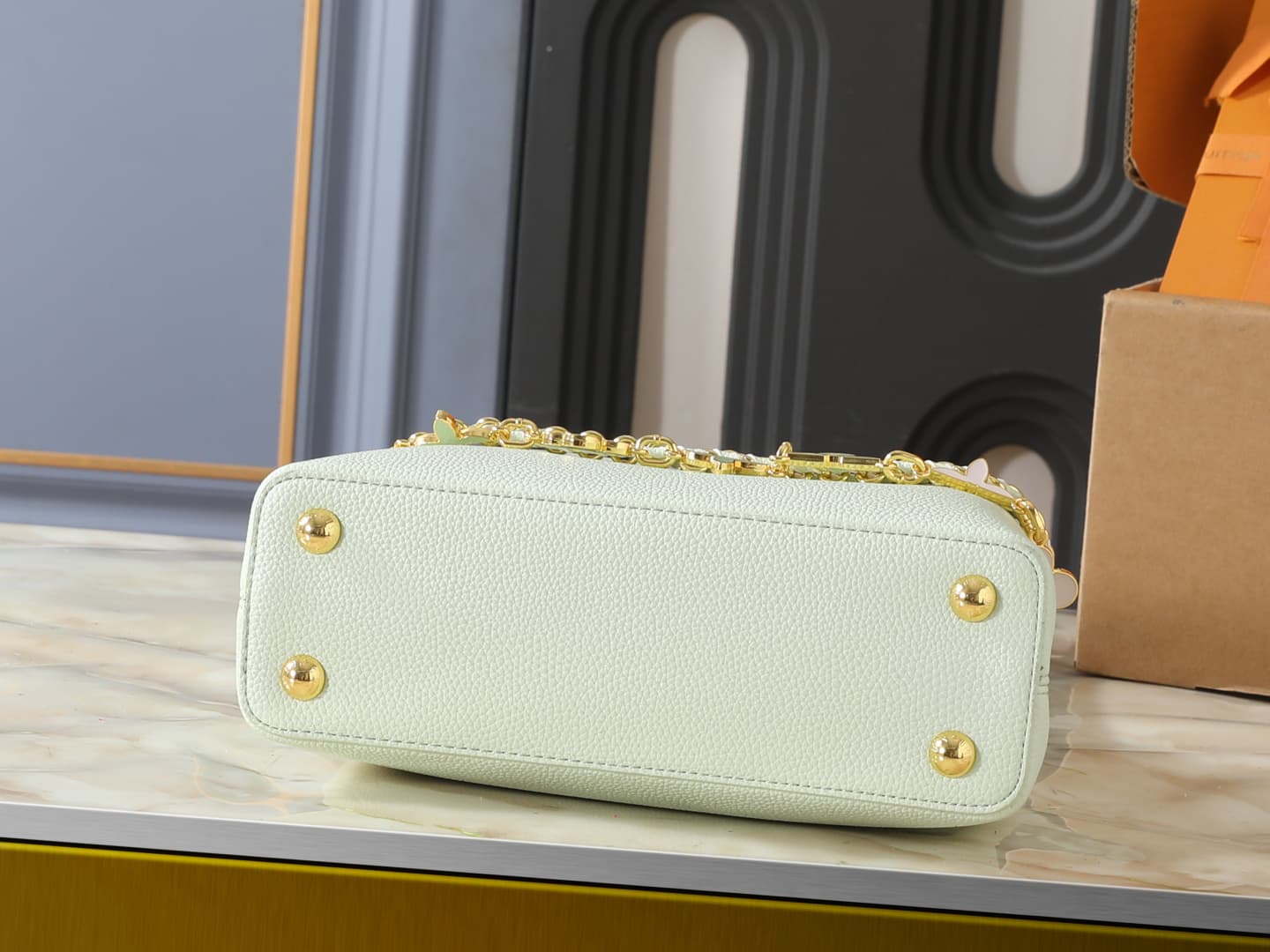 C5090 💰 Guangzhou product – top-quality original items: M29608, M2A380, M2A379, M2A362, M29952, M29955, M29951. This Capucines BB handbag belongs to the Flowergram collection. It reinterprets Louis Vuitton’s classic Flower Crown design with decorative cha — image 4