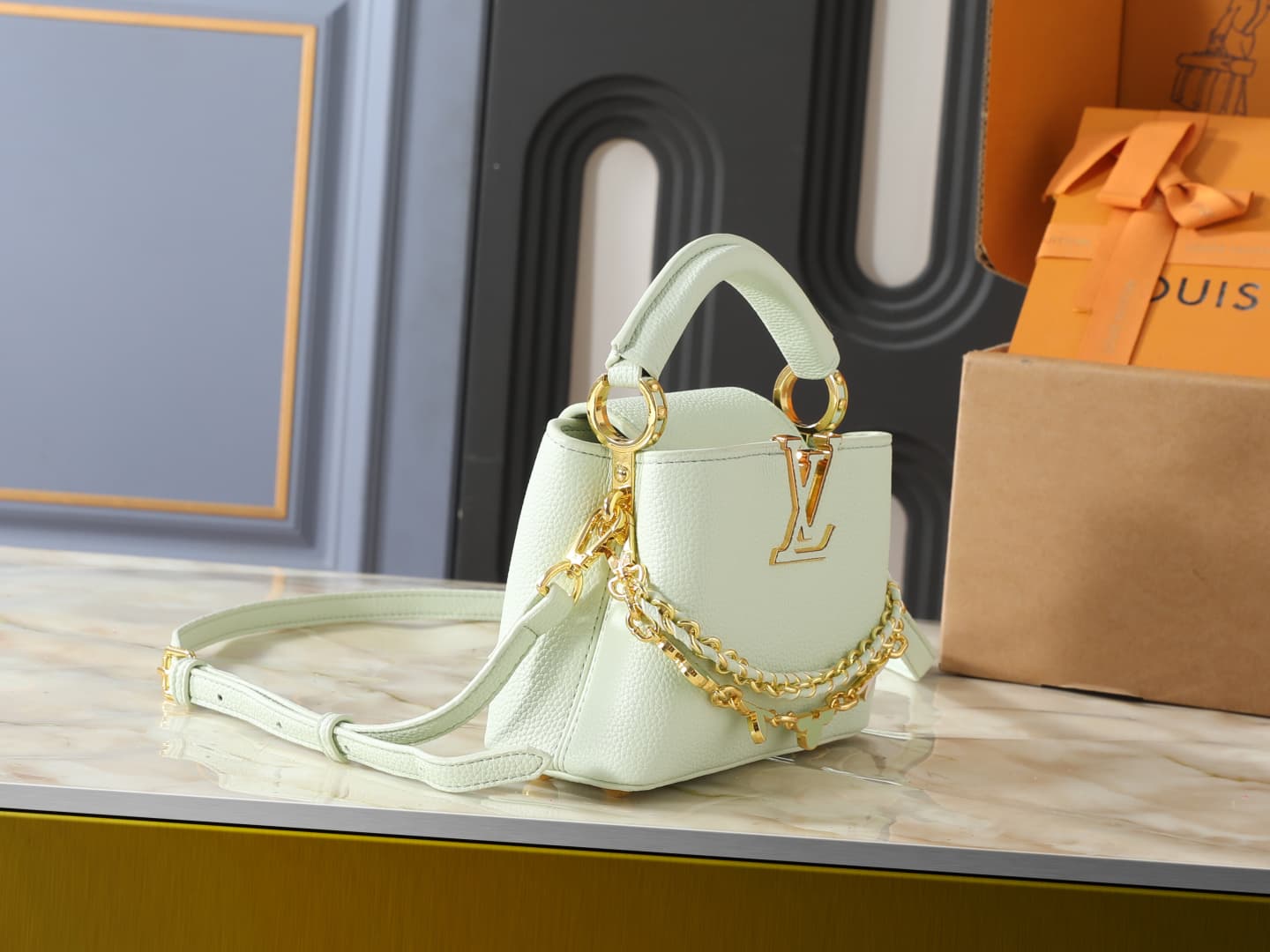 C5089 💰 Guangzhou product – top-quality original items: M29608, M2A380, M2A379, M2A362, M29952, M29955, M29951. This mini handbag belongs to the Capucines Flowergram collection. It features classic colors on Taurillon leather, with a flip cover that can b — image 2