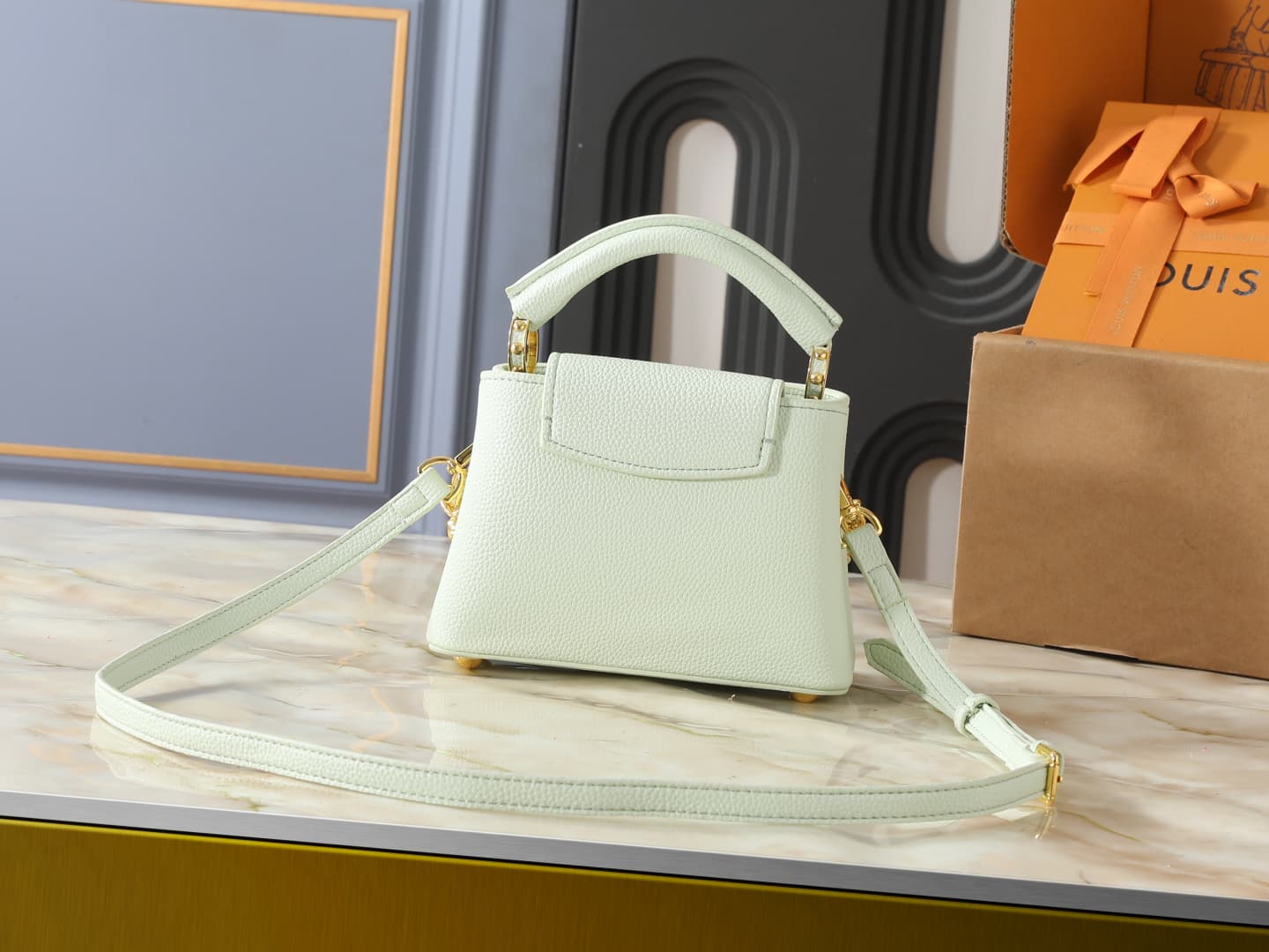 C5089 💰 Guangzhou product – top-quality original items: M29608, M2A380, M2A379, M2A362, M29952, M29955, M29951. This mini handbag belongs to the Capucines Flowergram collection. It features classic colors on Taurillon leather, with a flip cover that can b — image 3