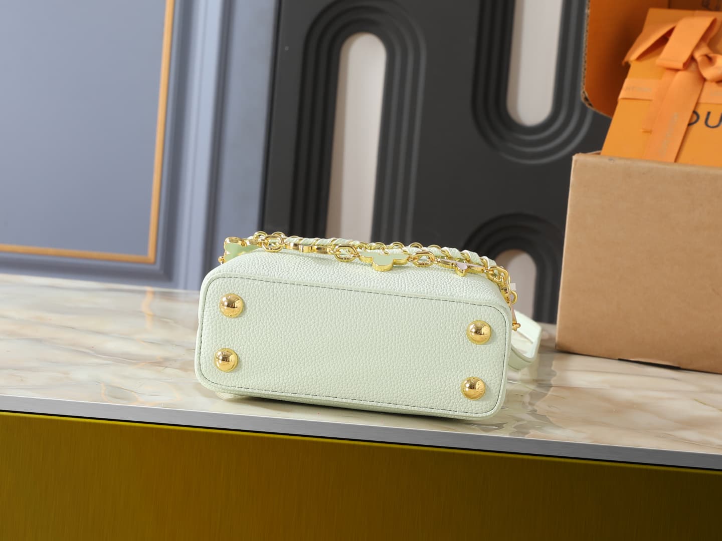 C5089 💰 Guangzhou product – top-quality original items: M29608, M2A380, M2A379, M2A362, M29952, M29955, M29951. This mini handbag belongs to the Capucines Flowergram collection. It features classic colors on Taurillon leather, with a flip cover that can b — image 4
