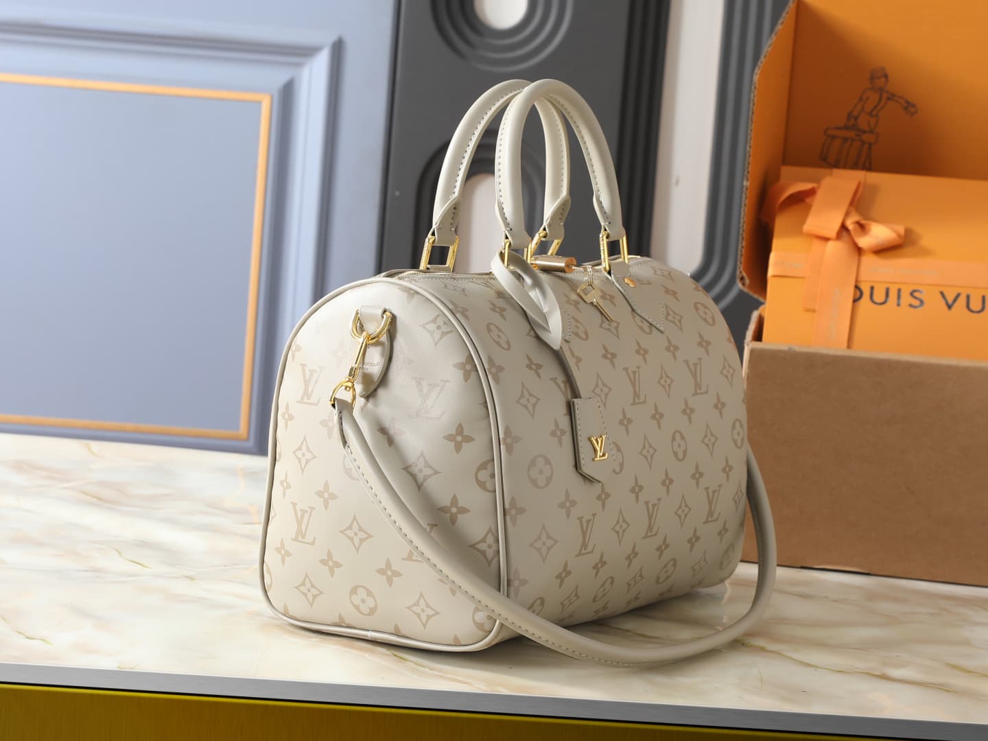 C5084 💰 Upgrade from the original M3A165 and M40391. This Speedy Soft Bandoulière 30 handbag features Monogram Ink branding, bringing a fresh new look. The fine leather surface reflects light brilliantly, capturing the interplay of shadows and highlights  — image 2