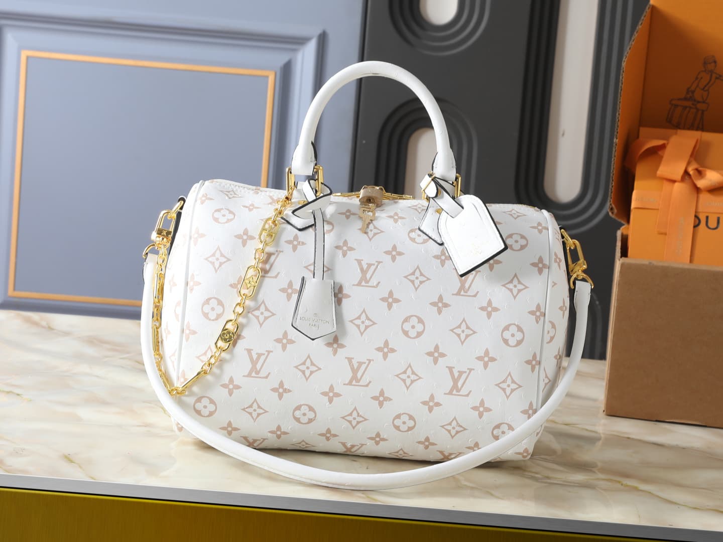 C5083 💰 Upgrade to the original version (Ostrich Pattern) M89804 M40391 This Speedy Soft Bandoulière bag, 30, features Monogram Ink branding that brings a fresh new look. Fine leather creates a shiny finish, capturing light and shadow from all angles. The — image 1