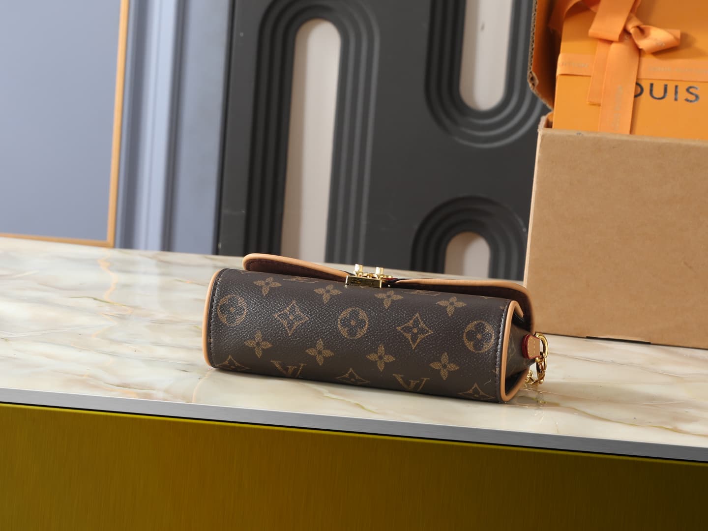 C5078 💰 Upgrade from the original M13566 model. This Pochette Camille handbag is made of Monogram canvas, paying tribute to the original design of the Louis Vuitton 2000 spring/summer collection. S-Lock fastenings, the LVCircle logo on the chain, and cont — image 4
