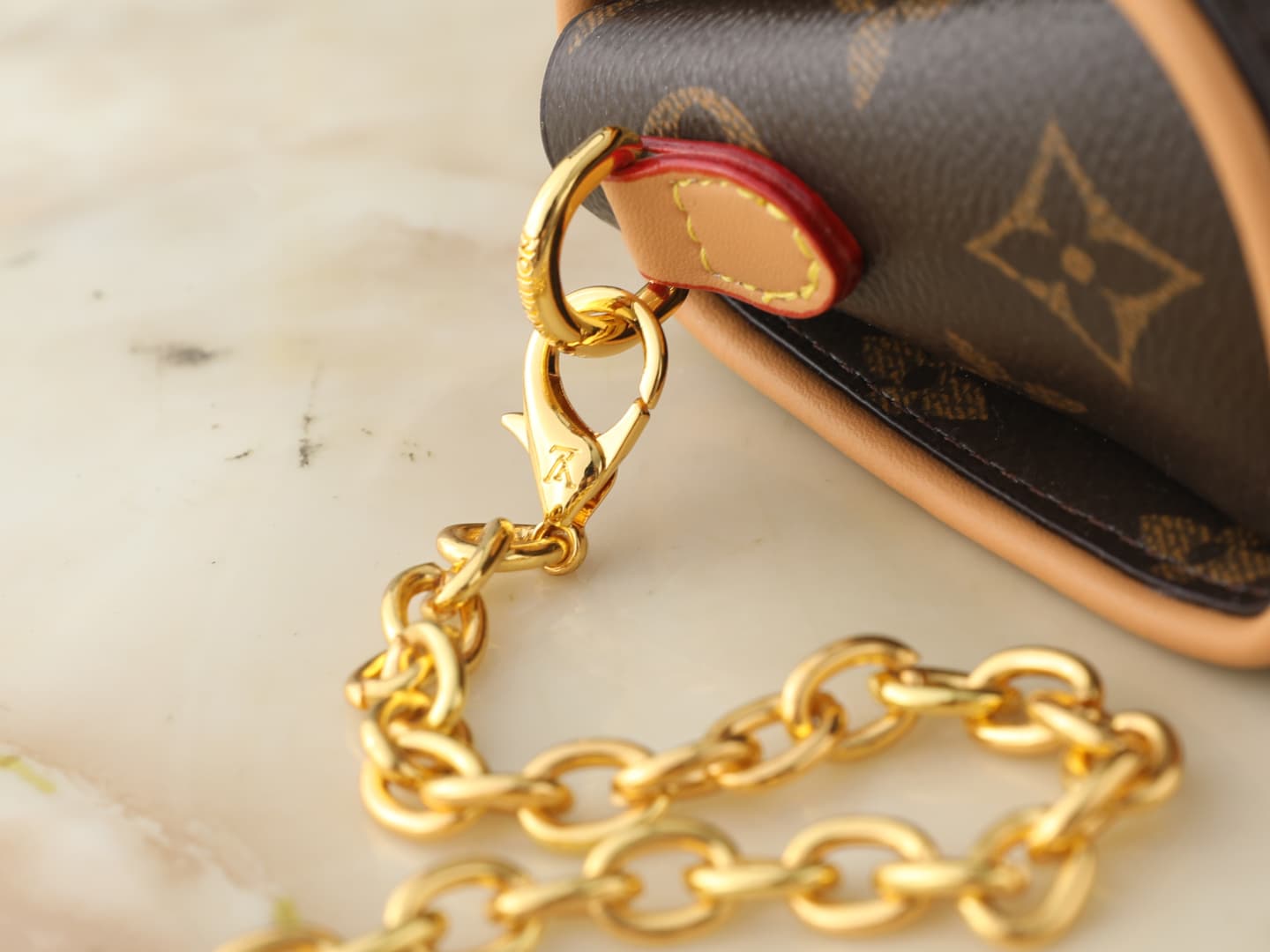 C5078 💰 Upgrade from the original M13566 model. This Pochette Camille handbag is made of Monogram canvas, paying tribute to the original design of the Louis Vuitton 2000 spring/summer collection. S-Lock fastenings, the LVCircle logo on the chain, and cont — image 7