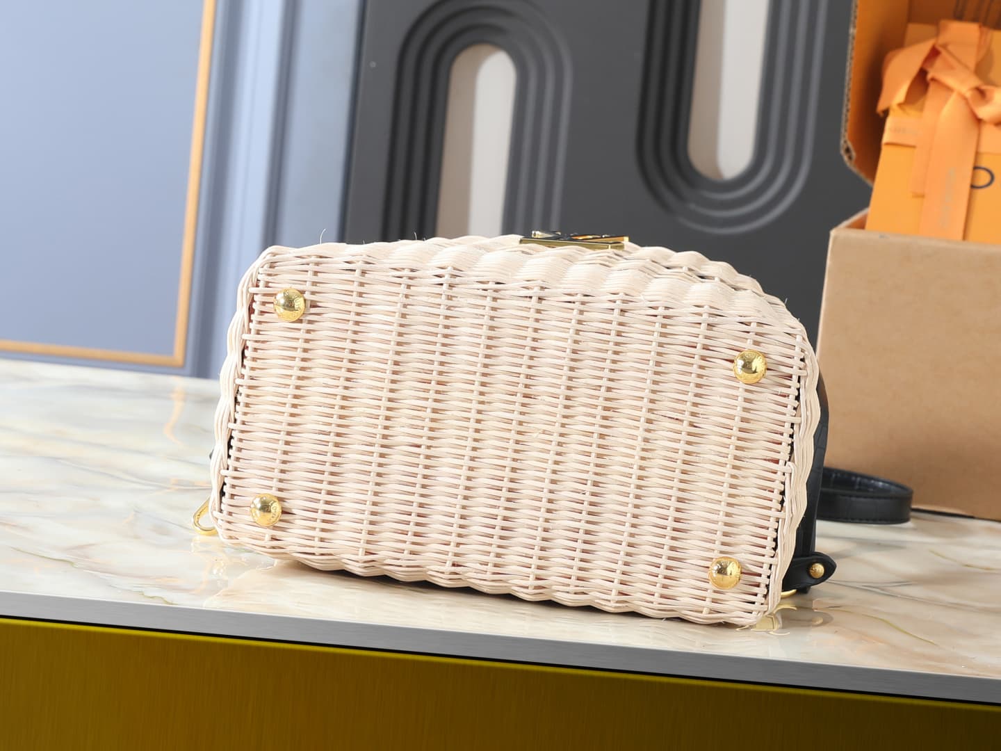 C5011 💰 Guangzhou product – top-tier original items: M85481, N30101, N89949. This Capucines BB handbag belongs to the Rattan series. It features a flap design and the Louis Vuitton Monogram pattern, creating a unique look for the season. The same leather  — image 4