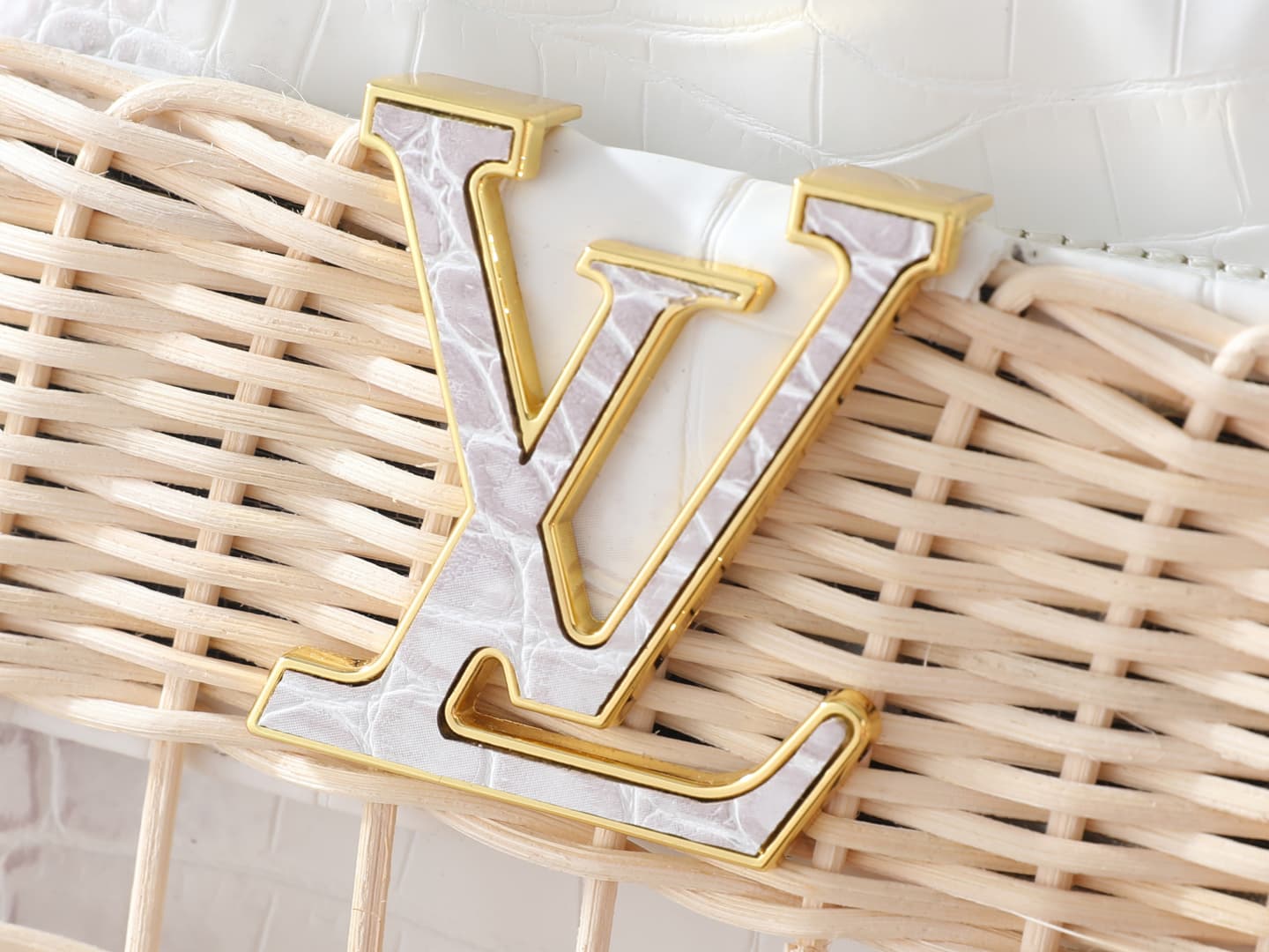 C5010 💰 Guangzhou product – top-tier original collection: M85481, N30101, N89949. This Capucines BB handbag belongs to the Rattan series. It features a flip cover and the Louis Vuitton Monogram pattern, creating a unique design for the season. The same le — image 6