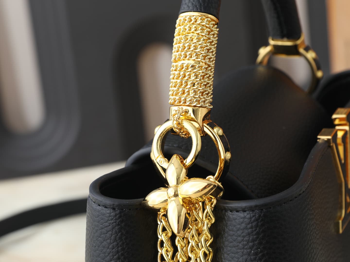 C5005 💰 Guangzhou product – top-tier original collection: M26328, M26329, M26531. This LV Mirage version of Capucines BB handbag comes from the Exceptionals series. Made with satin Taurillon leather, it is ideal for evening events. The monogram pattern fe — image 7
