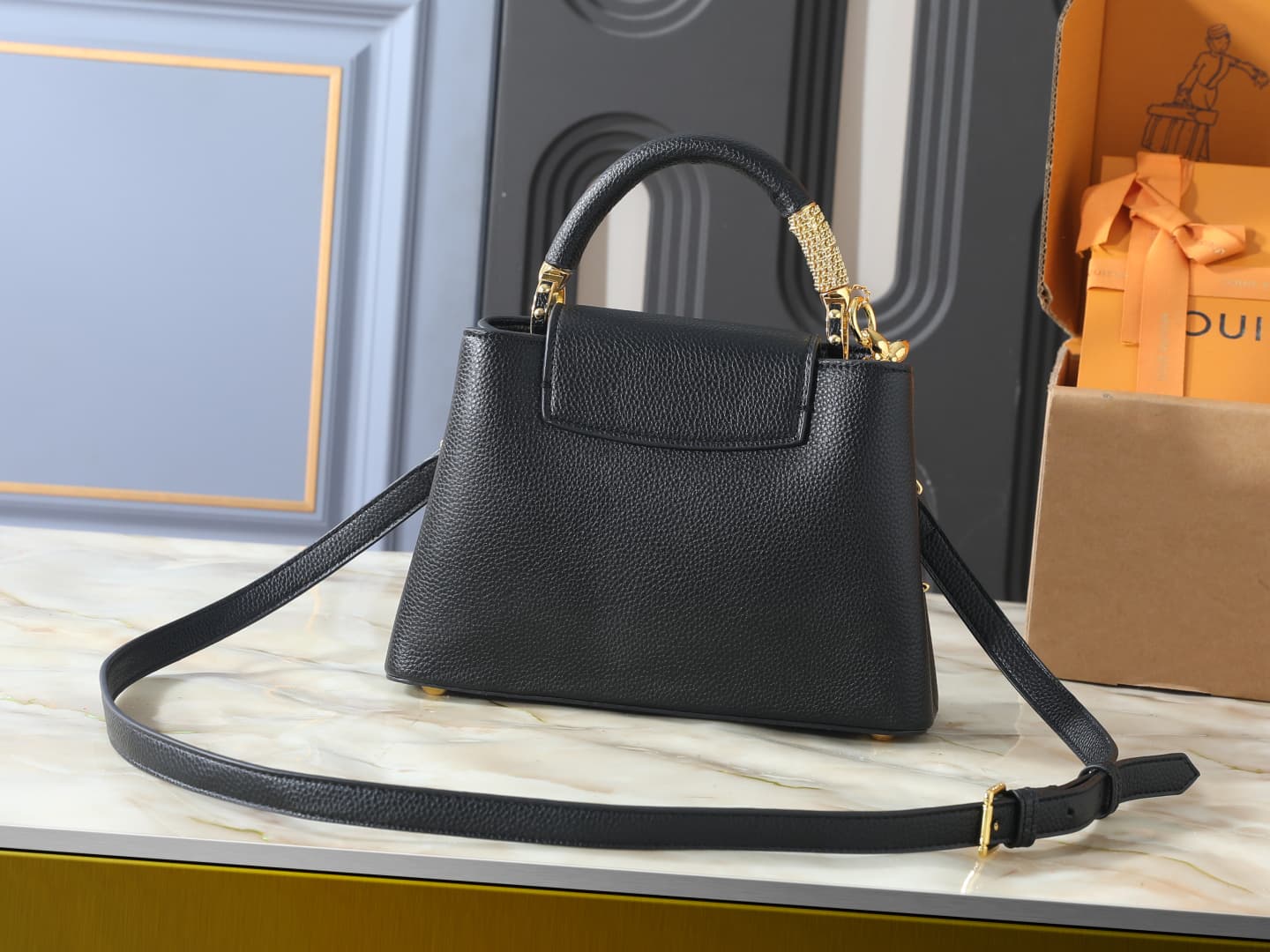 C5005 💰 Guangzhou product – top-tier original collection: M26328, M26329, M26531. This LV Mirage version of Capucines BB handbag comes from the Exceptionals series. Made with satin Taurillon leather, it is ideal for evening events. The monogram pattern fe — image 3
