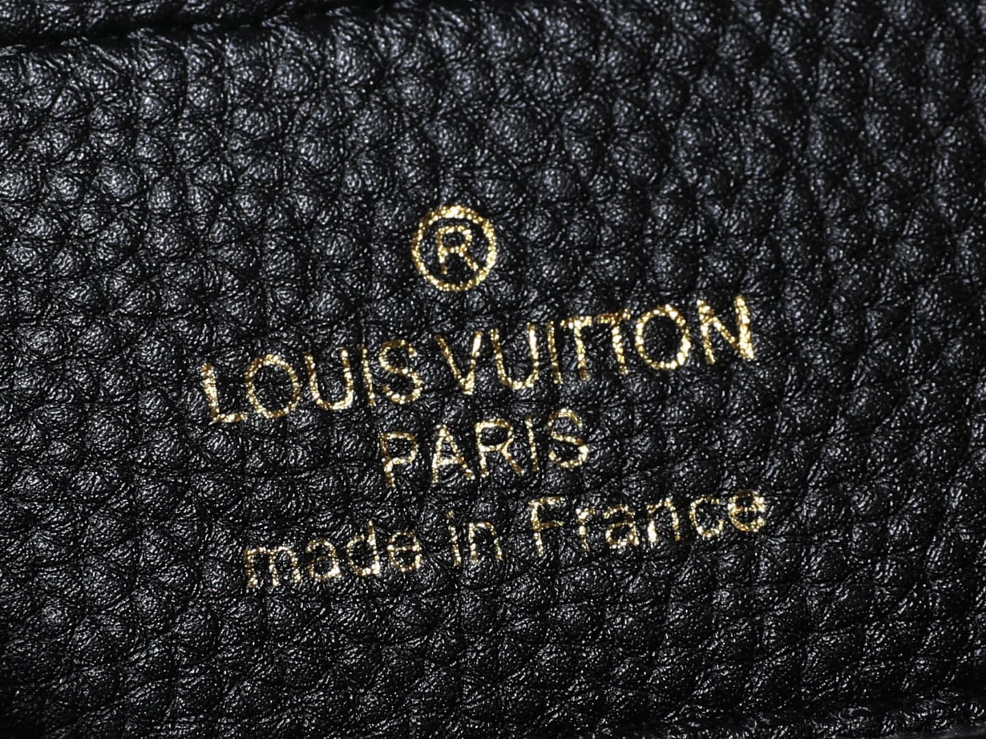 C5004 💰 Guangzhou product – top-quality original collection: M26328, M26329, M26531. This mini bag in the LV Mirage style of Capucines comes from the Exceptionals series. Made from satin Taurillon leather, it is perfect for evening events. The monogram pa — image 8
