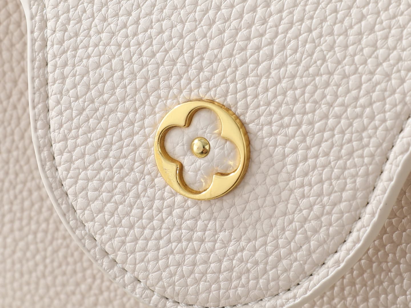 C5003 💰 Guangzhou product – top-tier original collection: M26328, M26329, M26531. This LV Mirage version of Capucines BB handbag comes from the Exceptionals series. Made with silk satin Taurillon leather, it is ideal for evening events. The monogram patte — image 6