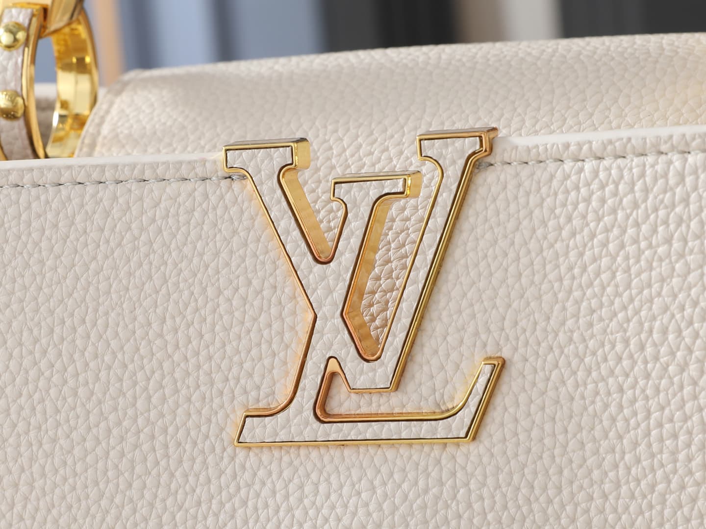 C5003 💰 Guangzhou product – top-tier original collection: M26328, M26329, M26531. This LV Mirage version of Capucines BB handbag comes from the Exceptionals series. Made with silk satin Taurillon leather, it is ideal for evening events. The monogram patte — image 5