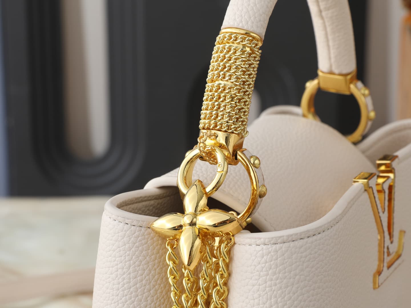 C5003 💰 Guangzhou product – top-tier original collection: M26328, M26329, M26531. This LV Mirage version of Capucines BB handbag comes from the Exceptionals series. Made with silk satin Taurillon leather, it is ideal for evening events. The monogram patte — image 7