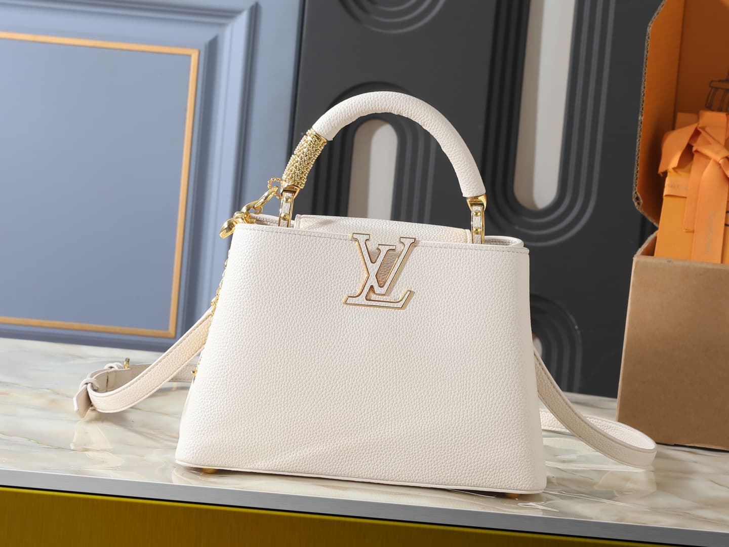 C5003 💰 Guangzhou product – top-tier original collection: M26328, M26329, M26531. This LV Mirage version of Capucines BB handbag comes from the Exceptionals series. Made with silk satin Taurillon leather, it is ideal for evening events. The monogram patte — image 1