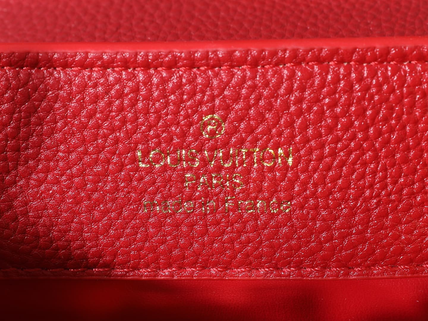 C5001 💰 Guangzhou product – top-tier original collection: M26328, M26329, M26531. This LV Mirage version of Capucines BB handbag comes from the Exceptionals series. Made with silk satin Taurillon leather, it is perfect for evening events. The monogram pat — image 8