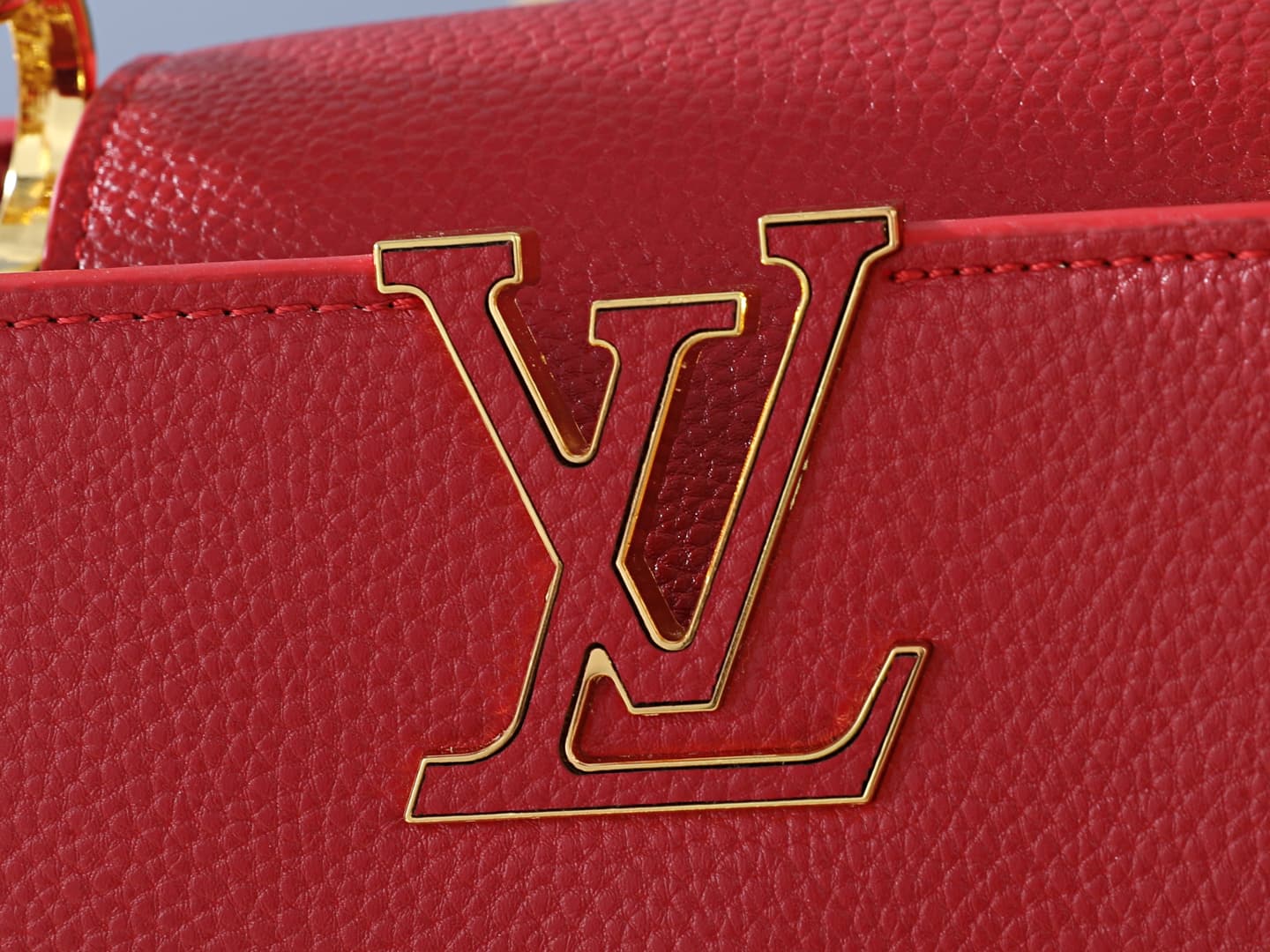 C5001 💰 Guangzhou product – top-tier original collection: M26328, M26329, M26531. This LV Mirage version of Capucines BB handbag comes from the Exceptionals series. Made with silk satin Taurillon leather, it is perfect for evening events. The monogram pat — image 5