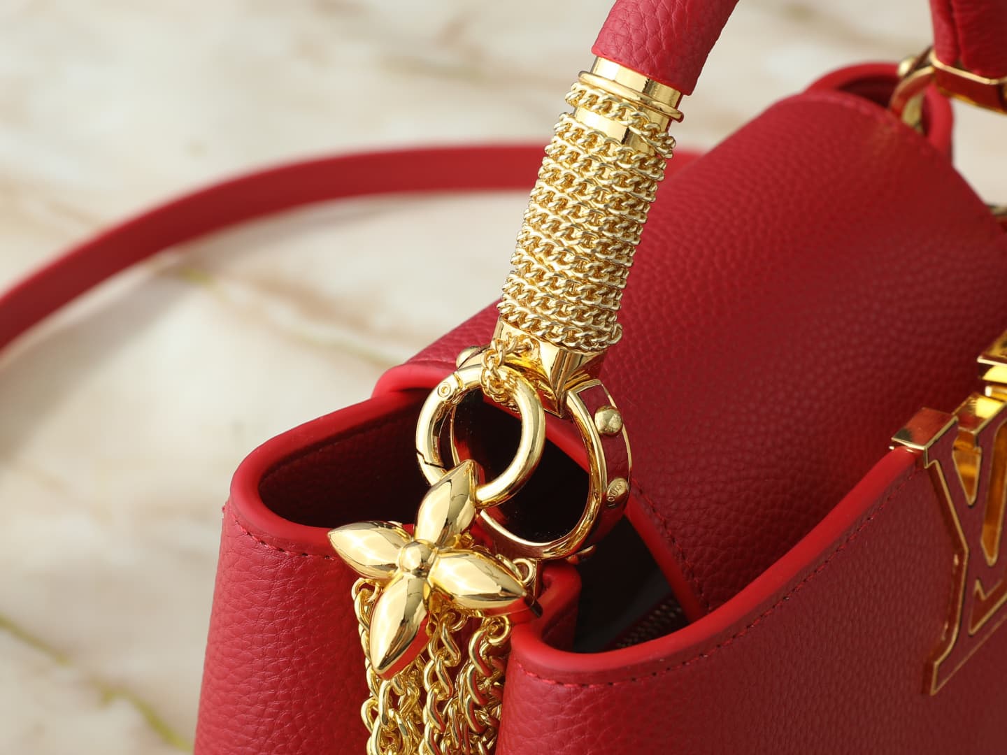 C5001 💰 Guangzhou product – top-tier original collection: M26328, M26329, M26531. This LV Mirage version of Capucines BB handbag comes from the Exceptionals series. Made with silk satin Taurillon leather, it is perfect for evening events. The monogram pat — image 7