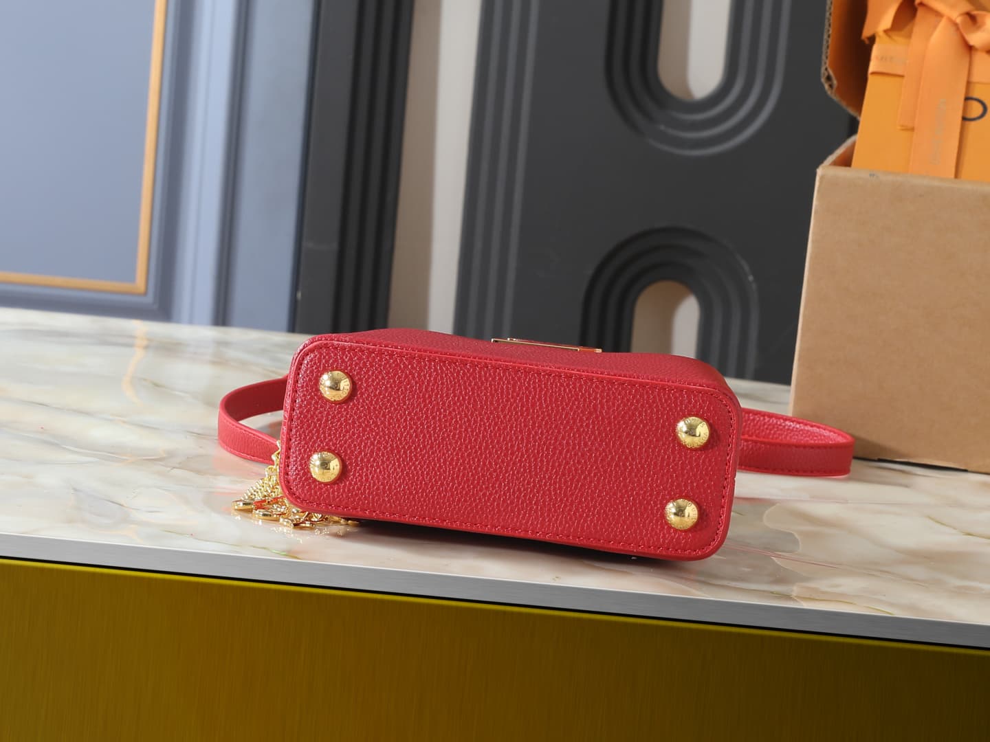C5000 💰 Guangzhou product – top-tier original collection: M26328, M26329, M26531. This LV Mirage version of Capucines mini handbag comes from the Exceptionals series. Made with satin Taurillon leather, it is ideal for evening events. The monogram pattern  — image 4